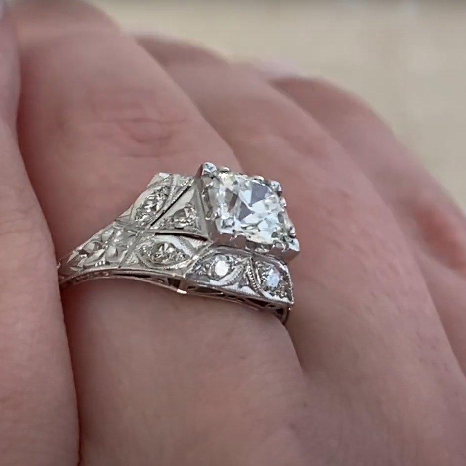 Taille vieille Europe Bague de fiançailles ancienne en platine avec diamant taille européenne ancienne (environ 1.00 carat) en vente