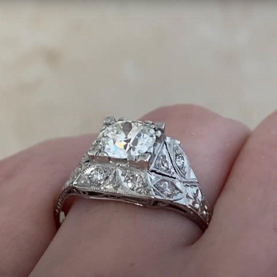 Bague de fiançailles ancienne en platine avec diamant taille européenne ancienne (environ 1.00 carat) Excellent état - En vente à New York, NY