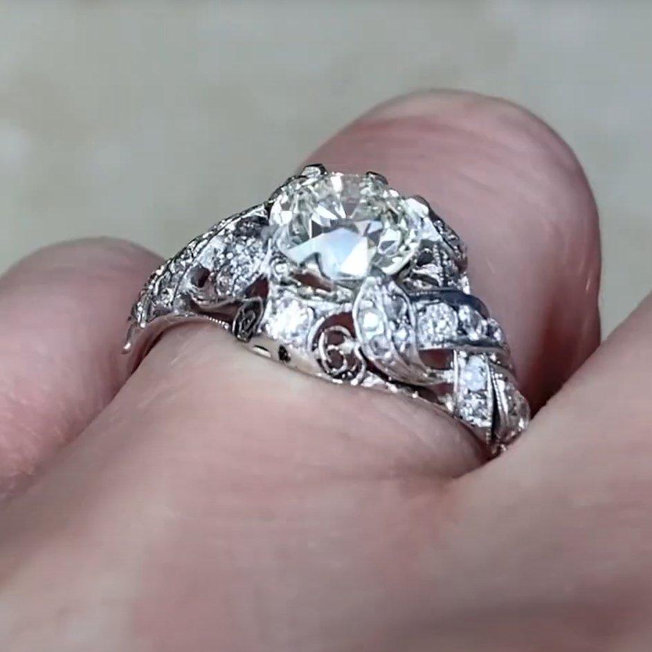 Anillo de compromiso de diamantes talla europea antigua (aprox. 1,40 quilates), platino en Excelente estado para la venta en New York, NY