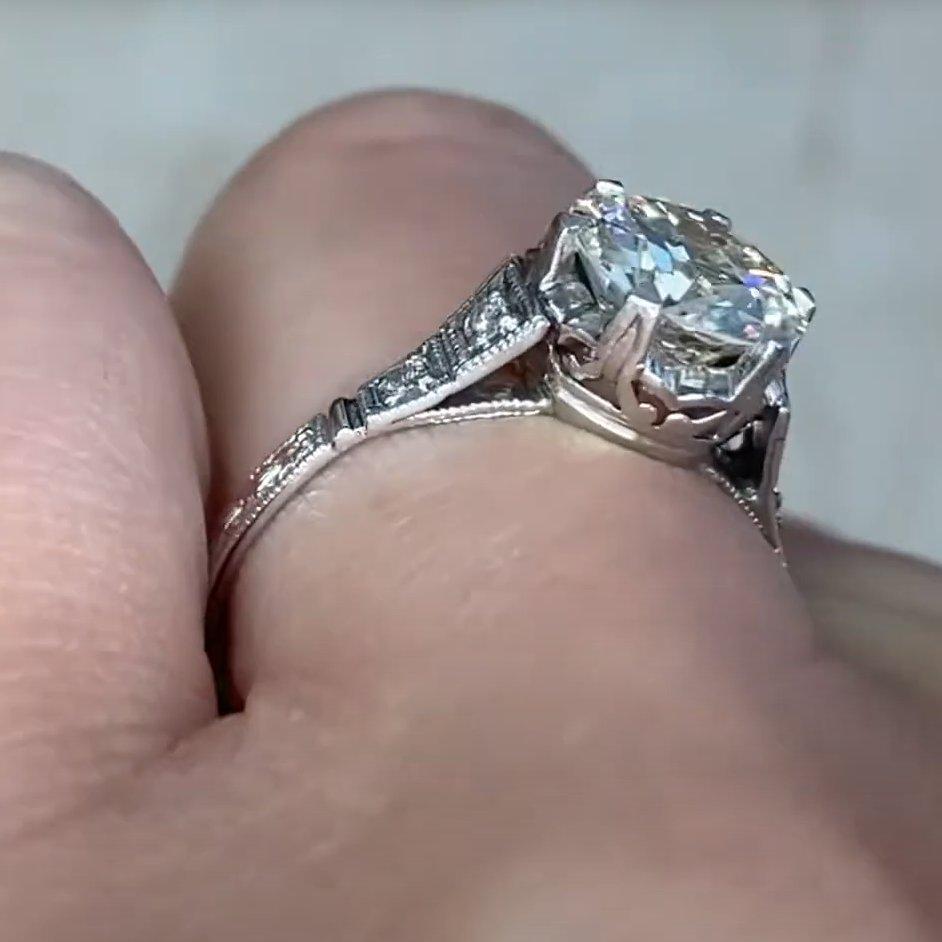 Art Déco Anello di fidanzamento con diamante antico taglio europeo (circa 1,60 carati), platino in vendita