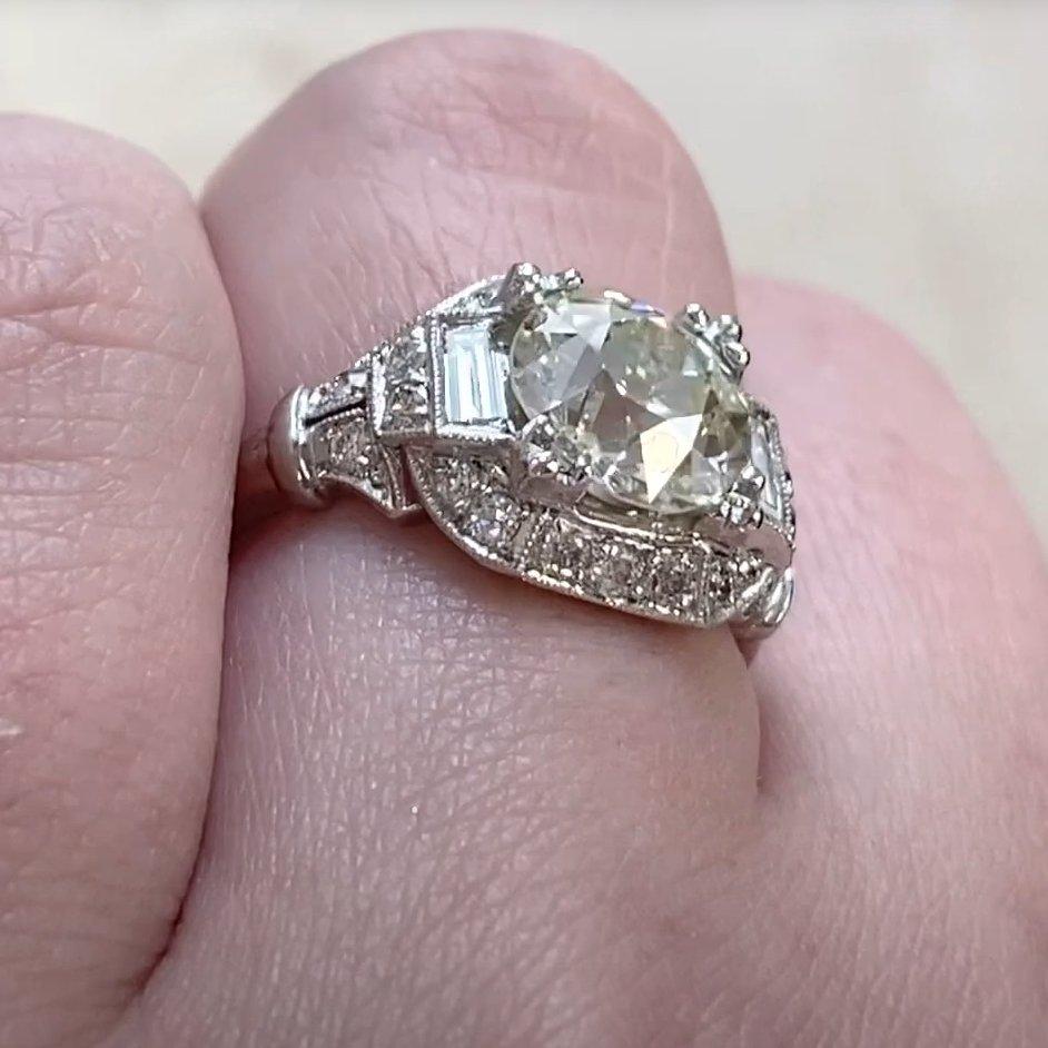 Taglio antico europeo Anello di fidanzamento con diamante antico taglio europeo (circa 2.00 carati), platino in vendita