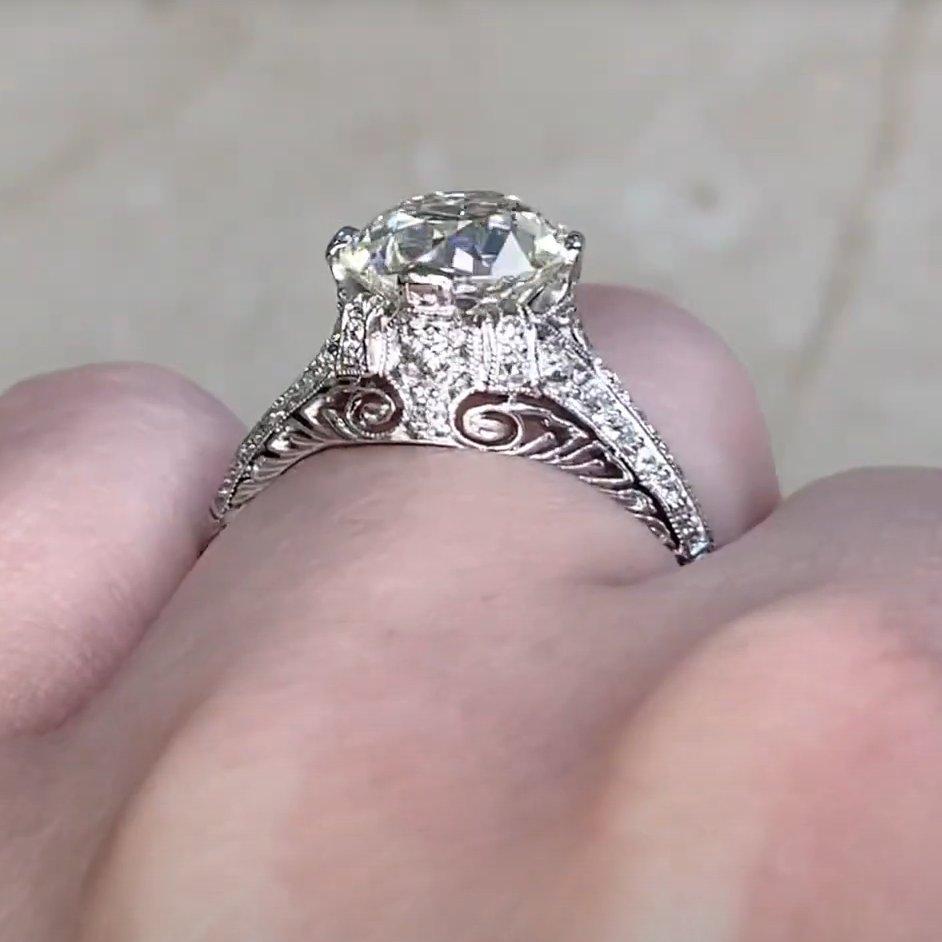 Anillo de compromiso de diamantes talla europea antigua (aprox. 2.50 quilates), platino en Excelente estado para la venta en New York, NY