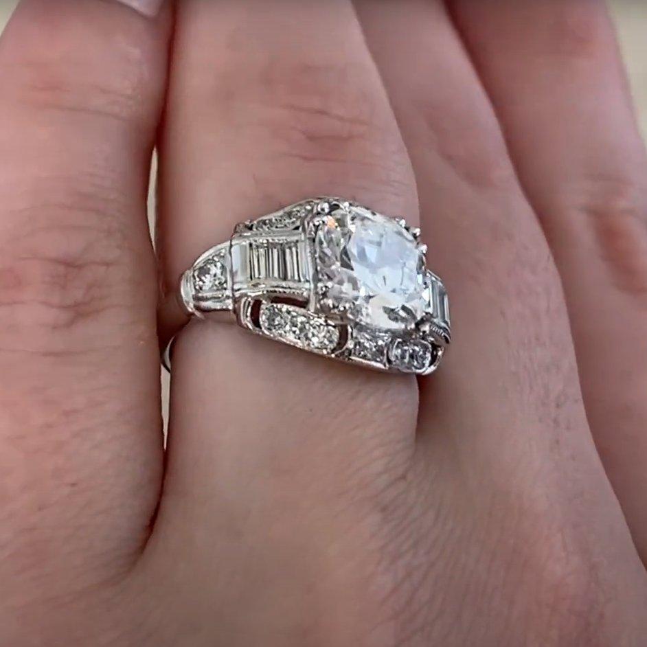 Taille vieille Europe Bague de fiançailles ancienne en platine avec diamant taille européenne ancienne (environ 2,70 carats) en vente