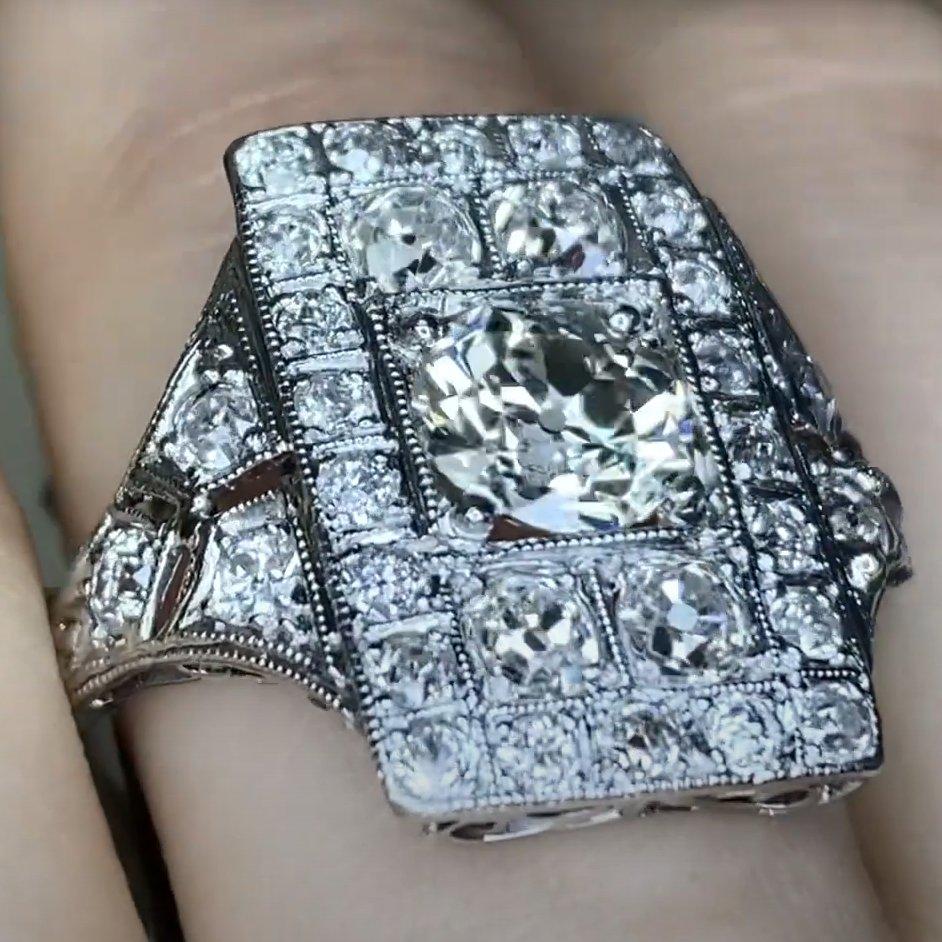 Taglio antico europeo Anello aureola con diamante antico taglio europeo (circa 1,40 carati), platino in vendita