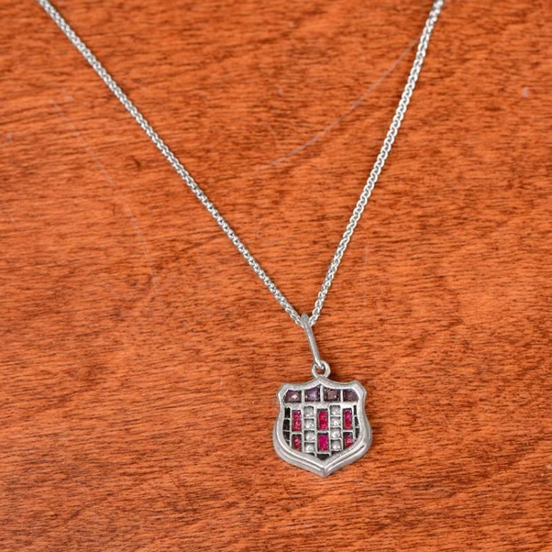 Art déco Collier pendentif ancien avec breloque drapeau nautique en platine et diamant taille vieille Europe en vente