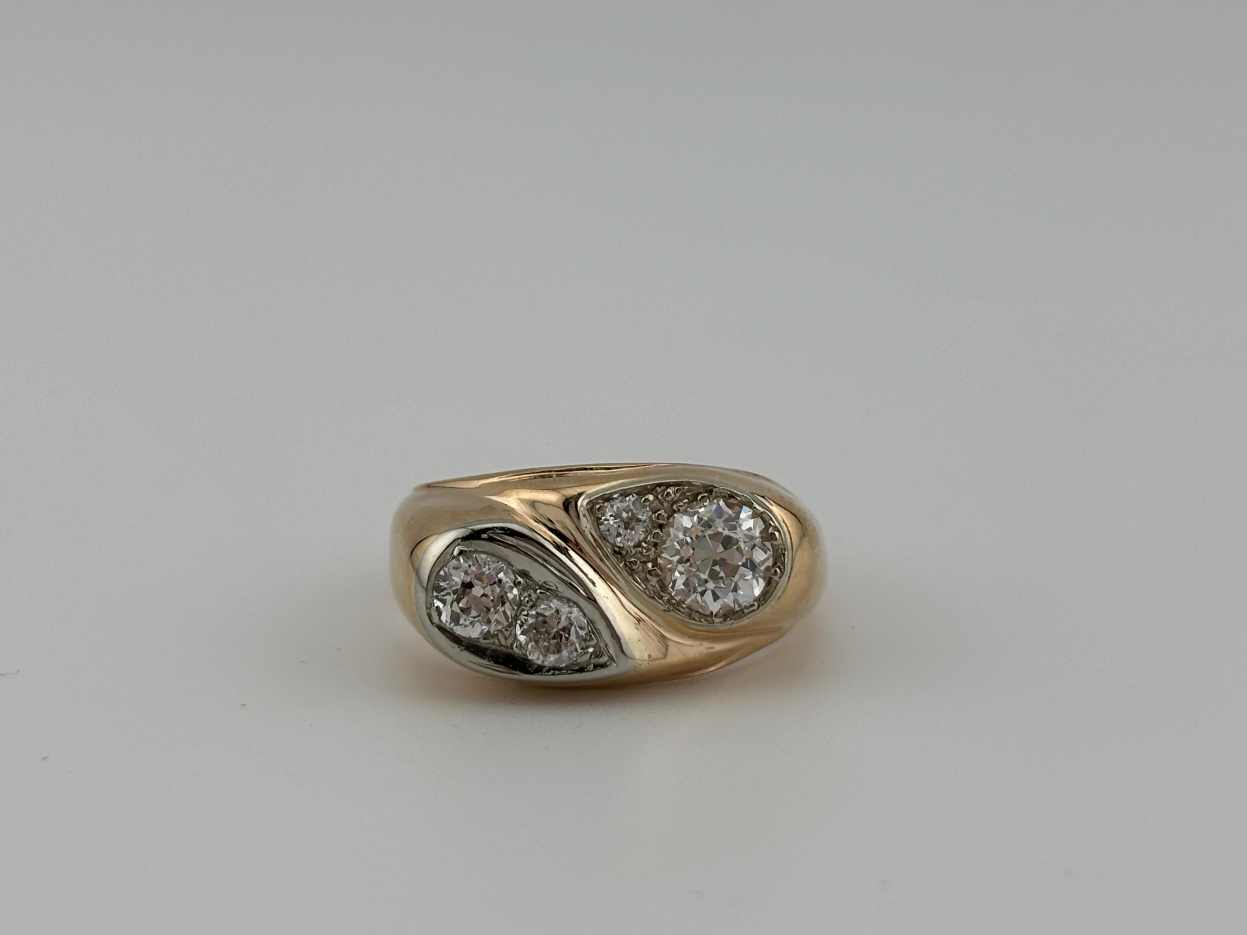 Precioso anillo antiguo elaborado con diamantes de talla europea antigua engastados en oro de 14k. Este precioso anillo de finales de la época victoriana es un complemento increíble para la colección de cualquier amante de las joyas. Puede llevarse