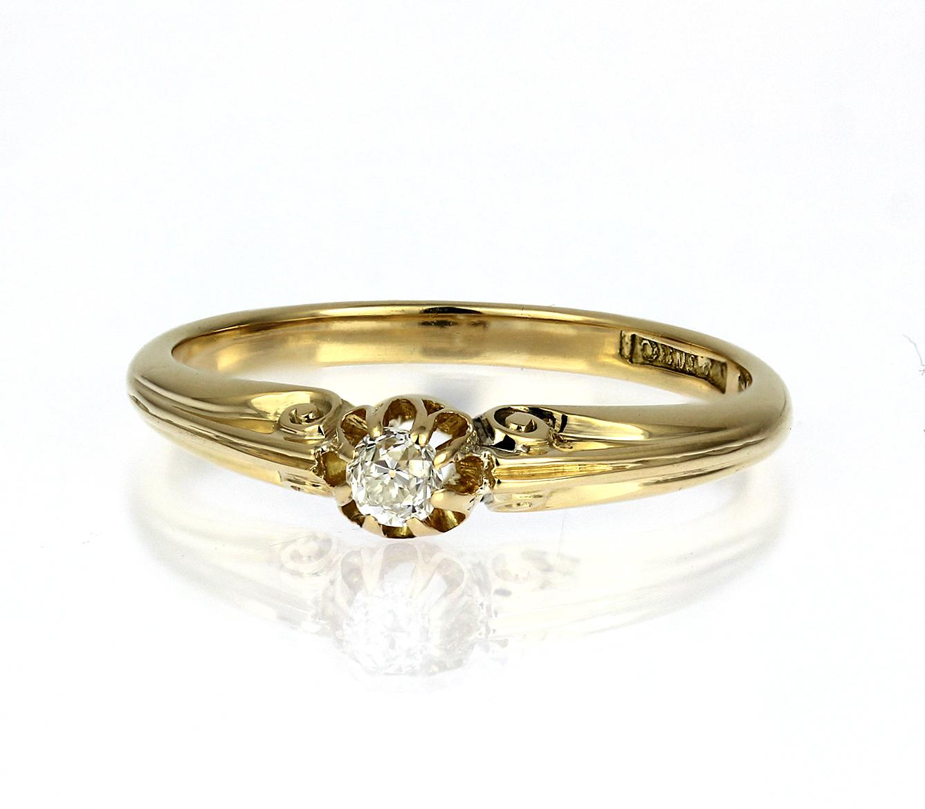 Antique Old European Cut Diamond Ring, Handmade in 18-K Yellow Gold  In Excellent Condition In London, GB