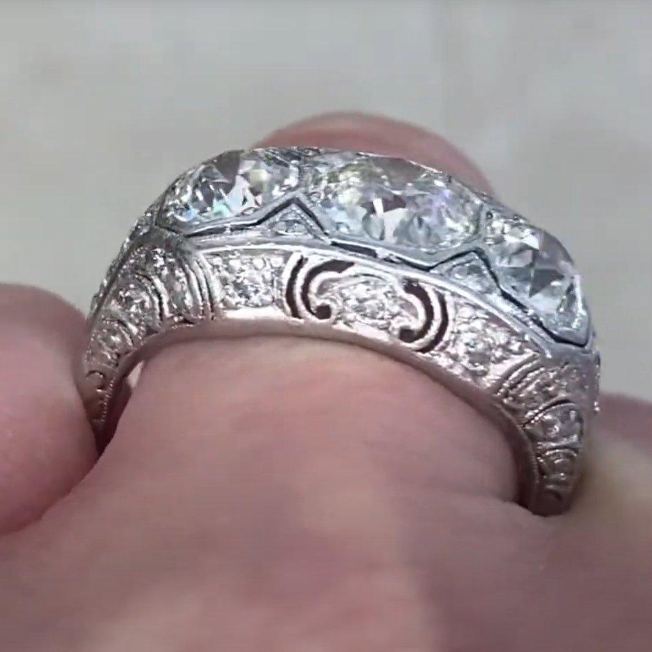 Antique Old European Cut Diamond Three-Stone Engagement Ring (Approx 3.00-Carat) In Excellent Condition For Sale In New York, NY