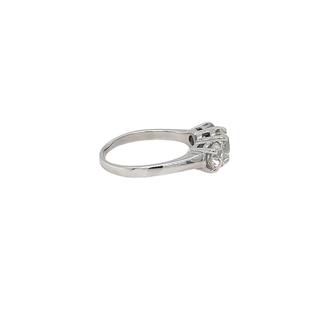 Taglio antico europeo Anello di fidanzamento a tre pietre con diamante antico dal taglio europeo in vendita