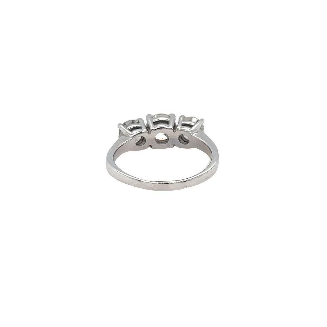 Anello di fidanzamento a tre pietre con diamante antico dal taglio europeo In condizioni buone in vendita a Coral Gables, FL