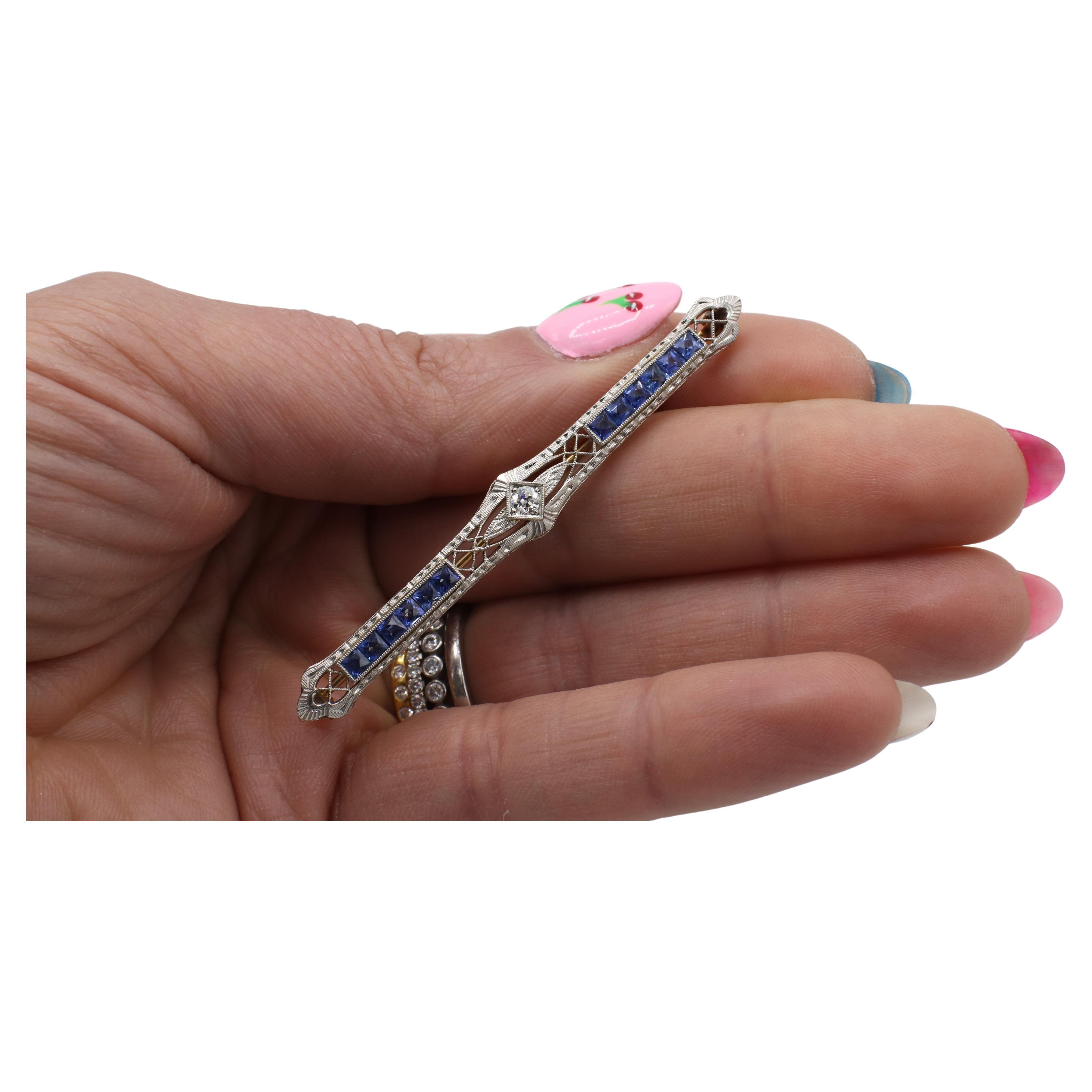 Antiguo broche de filigrana con diamante natural de talla europea y zafiro azul Corte europeo antiguo en venta