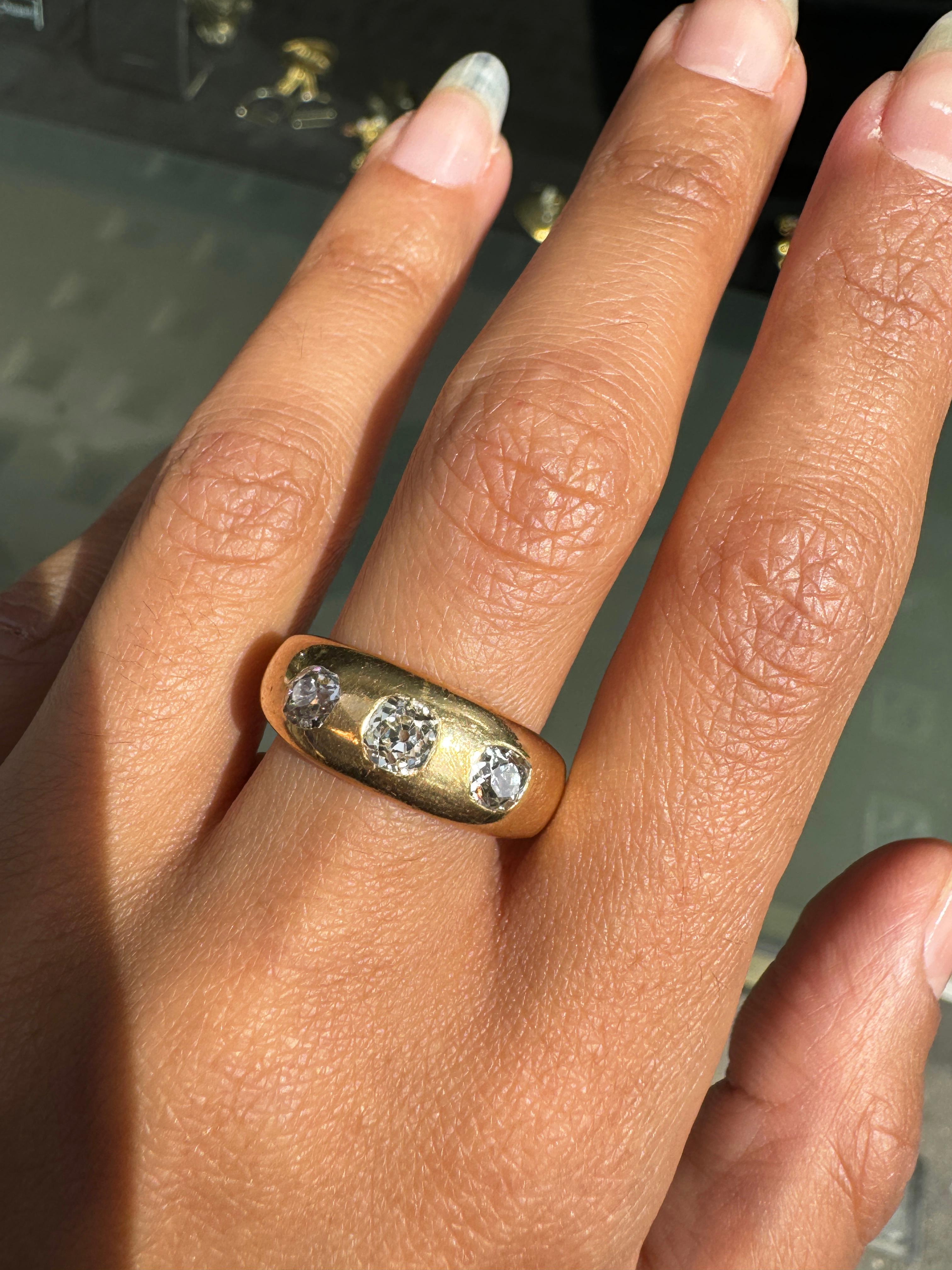 Women's or Men's Antique Old Mine Cut Diamond 18K Yellow Gold Gents Three-Stone Ring For Sale