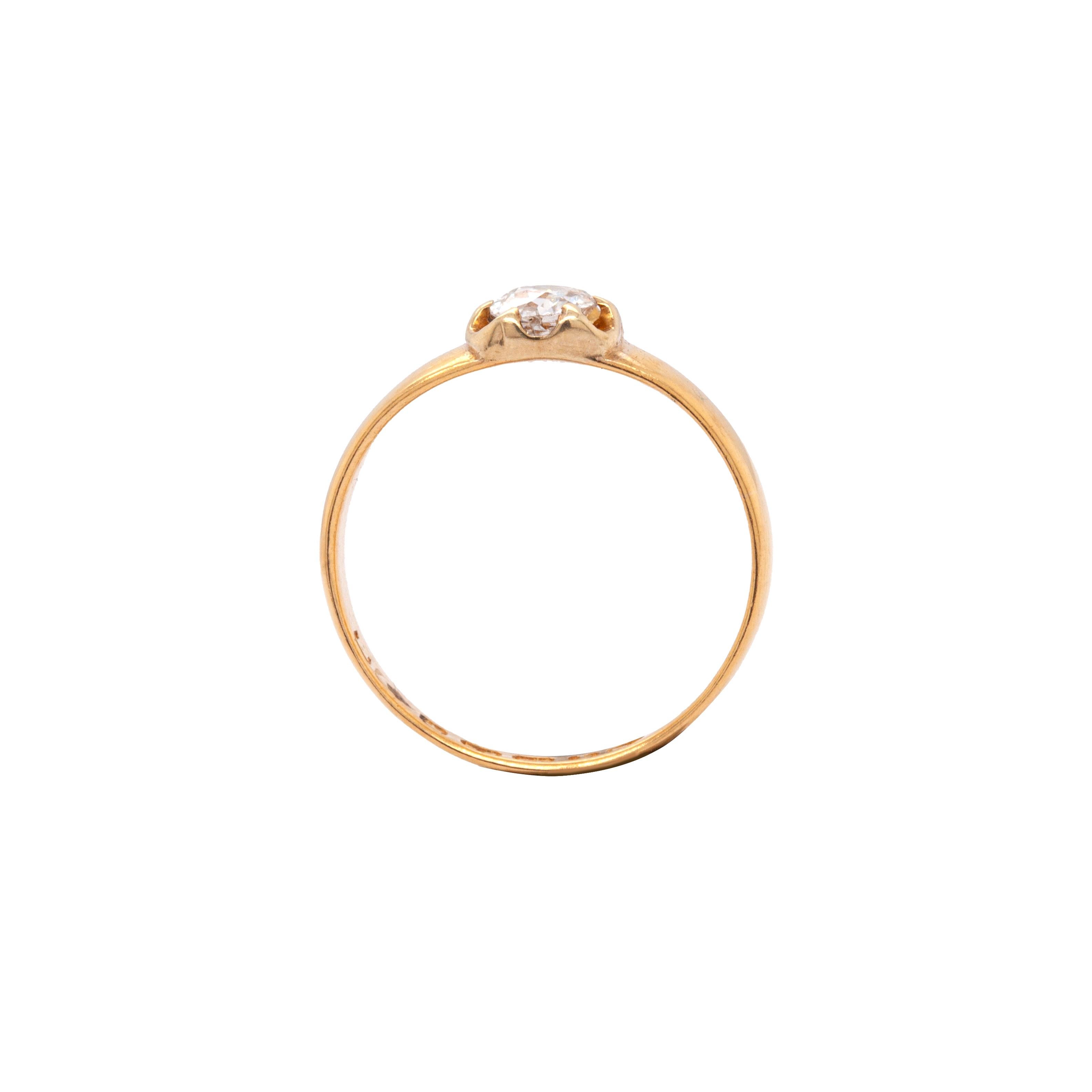 Taille vieille mine Bague de fiançailles solitaire ancienne en or jaune 22 carats et diamant taille vieille mine en vente