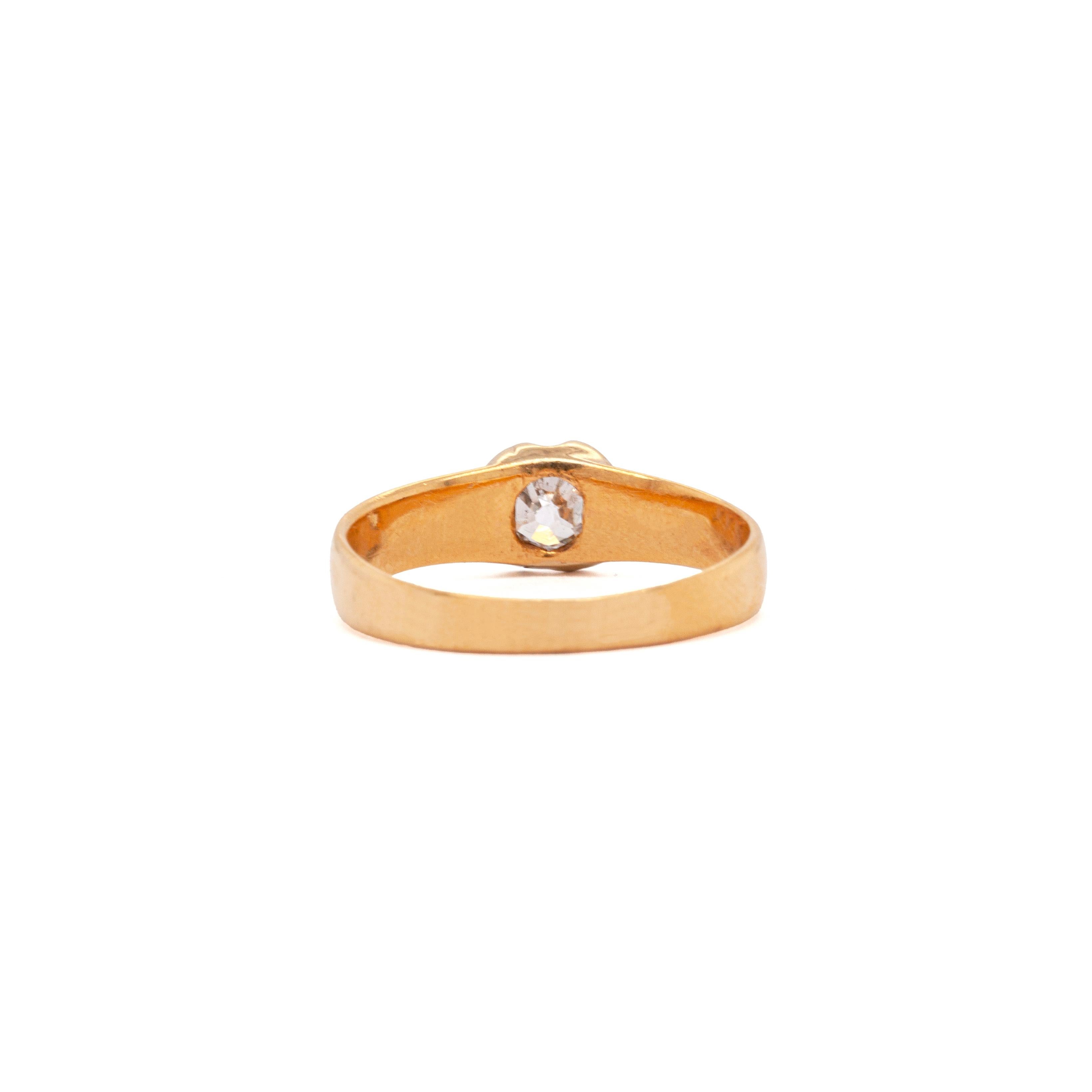 Bague de fiançailles solitaire ancienne en or jaune 22 carats et diamant taille vieille mine Unisexe en vente