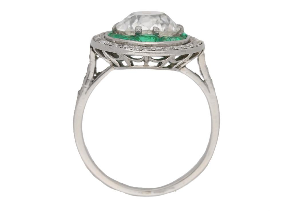 Antiker Diamant- und Smaragdring im Minenschliff, um 1920 (Edwardian) im Angebot