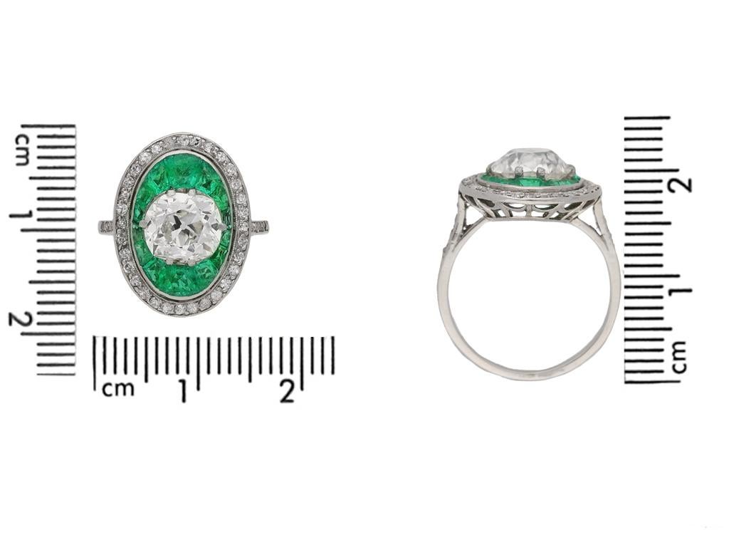 Antiker Diamant- und Smaragdring im Minenschliff, um 1920 (Alteuropäischer Brillantschliff) im Angebot