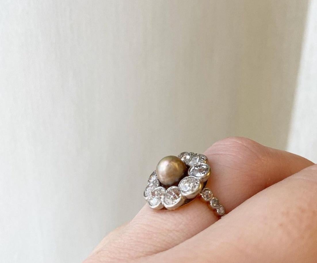 Antique Old Mine Cut Diamond and Grey Pearl Cluster Ring in Gold and Platinum In Good Condition In New York, NY