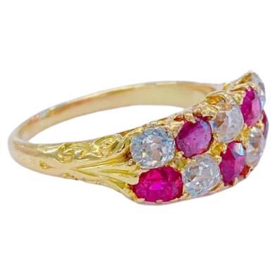 Antike 14k Gelbgold Ring mit 5 alten Mine geschliffenen Diamanten und 5 natürlichen pigioun Blut Rubine Farbe Schätzung alten Mine Diamanten Gewicht 1,25 Karat H Farbe weiß ausgezeichnete Funken und Rubine Schätzung Gewicht 1,50 Karat Ring hat