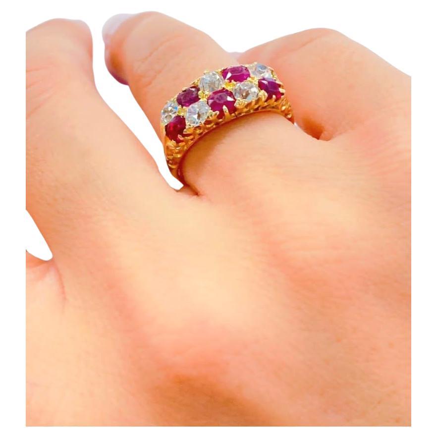 Antiker Goldring mit Diamanten im alten Minenschliff und Rubin im Angebot 2