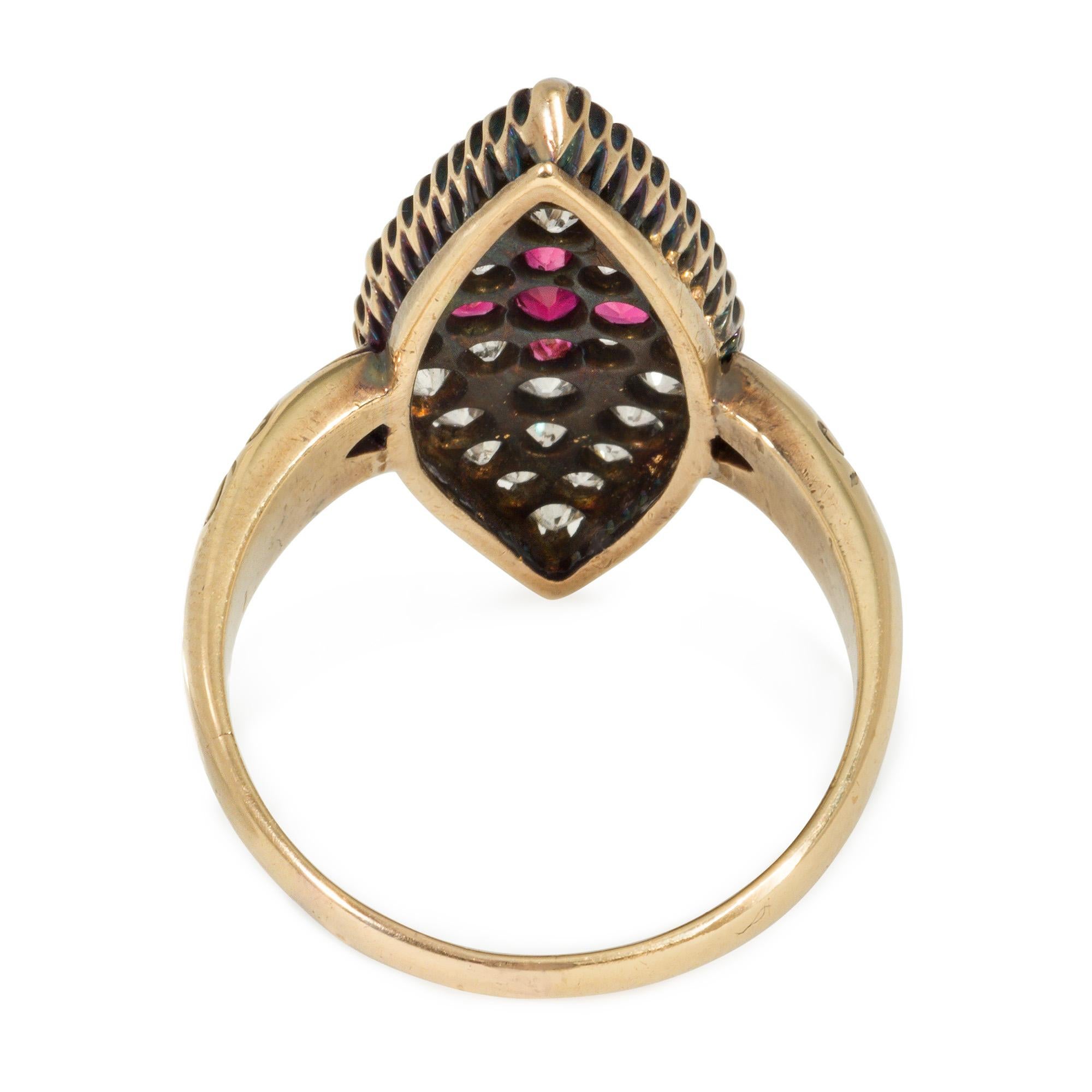 Antiker Ring mit Diamant- und Rubin-Navette im Minenschliff aus Gold mit Silberbeschichtung (Alteuropäischer Brillantschliff) im Angebot