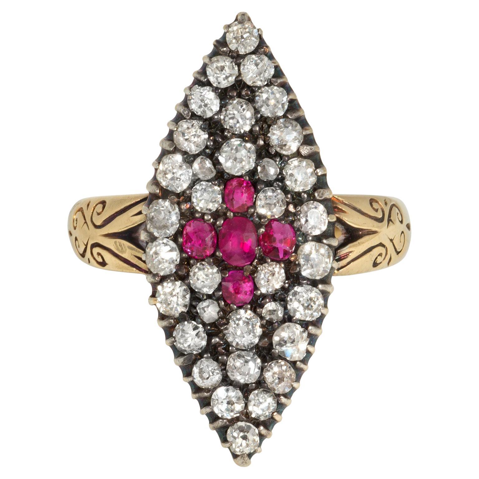 Antiker Ring mit Diamant- und Rubin-Navette im Minenschliff aus Gold mit Silberbeschichtung