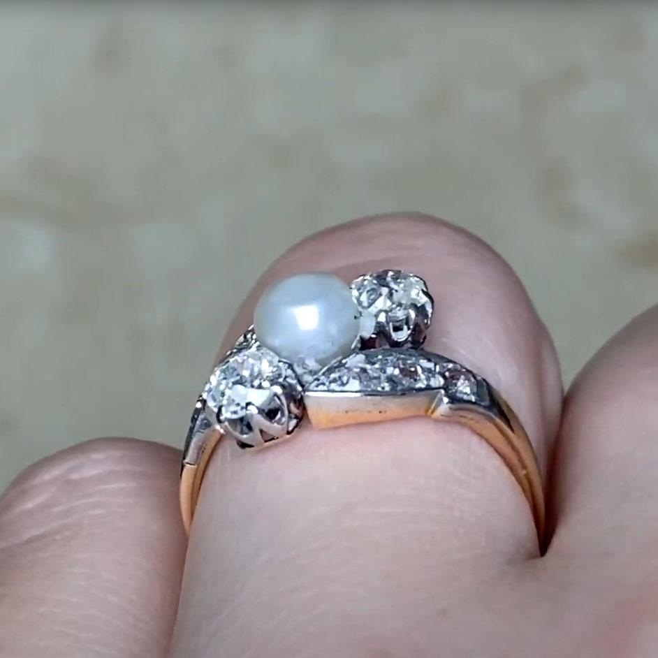 Anello antico con diamanti taglio mine (circa 0,30 carati) e perle, oro giallo 18 ct. In condizioni ottime in vendita a New York, NY
