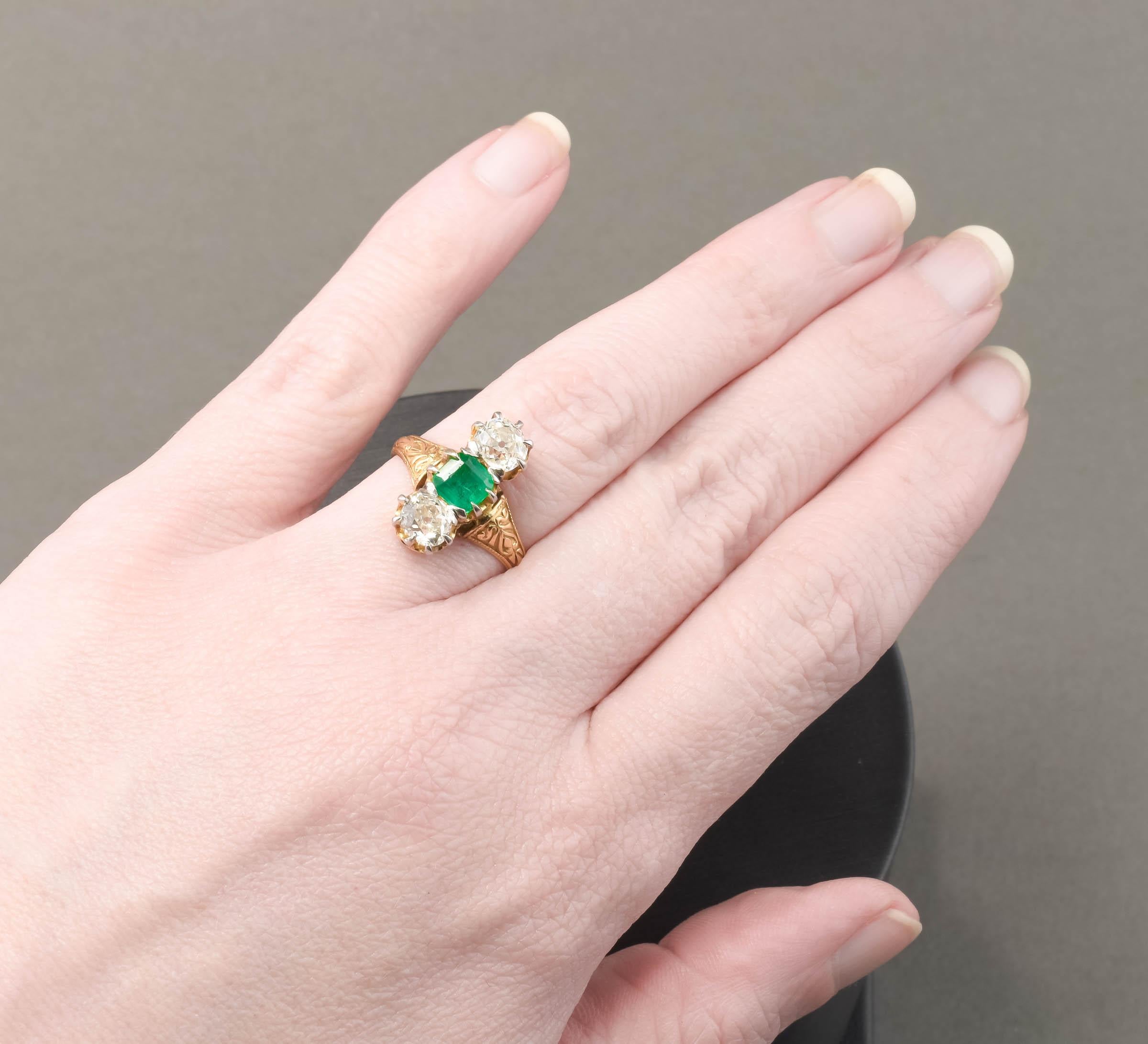 Antique Old Mine Cut Diamond & Emerald Ring in 18K Gold For Sale 6