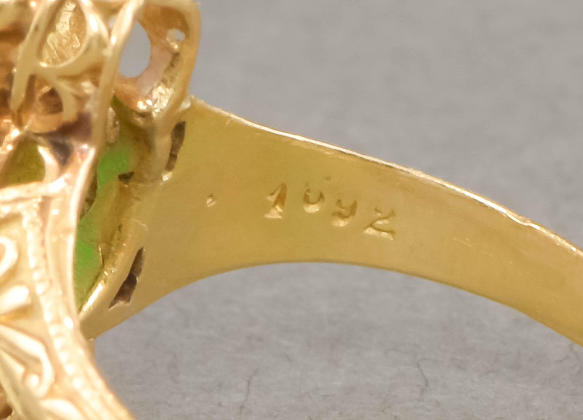 Antiker Ring aus 18 Karat Gold mit Diamanten im alten Minenschliff und Smaragd im Angebot 11