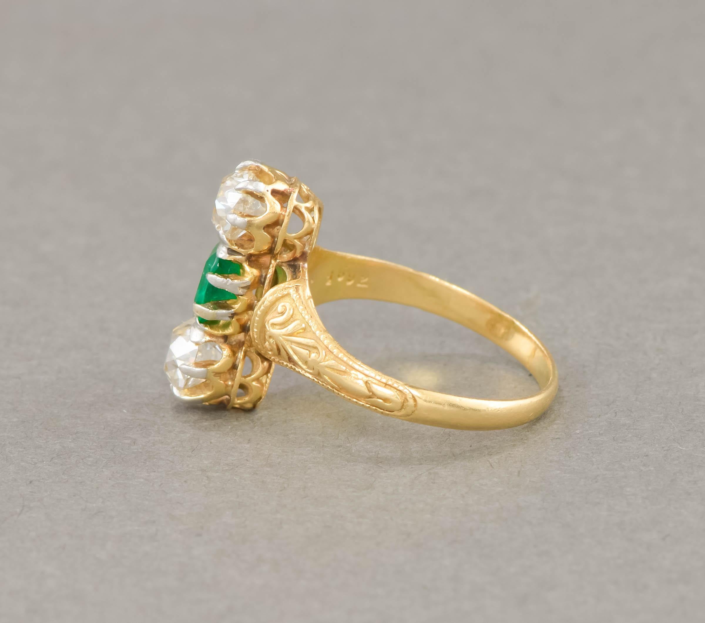 Antique Old Mine Cut Diamond & Emerald Ring in 18K Gold In Good Condition For Sale In Danvers, MA