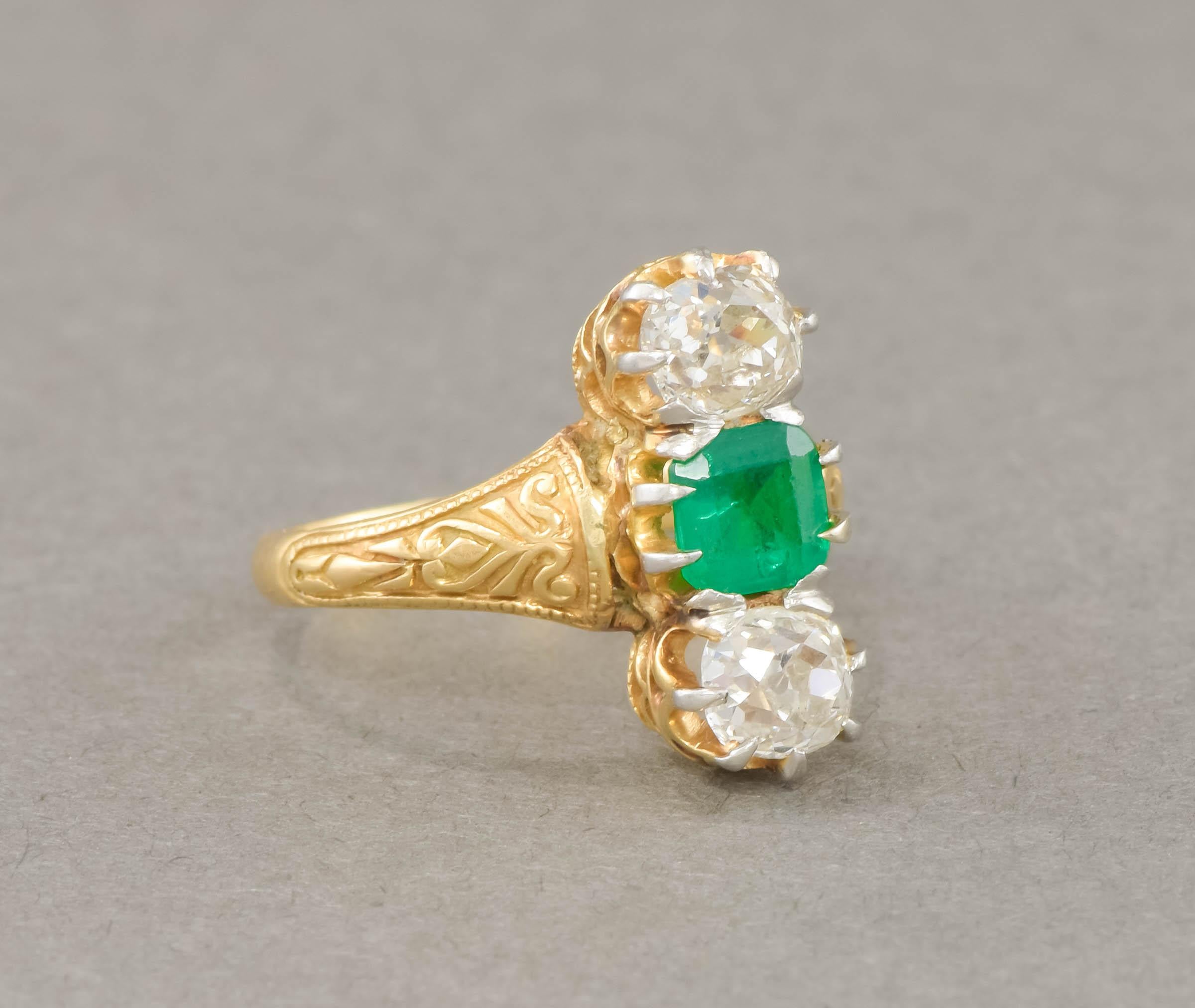 Antique Old Mine Cut Diamond & Emerald Ring in 18K Gold For Sale 2