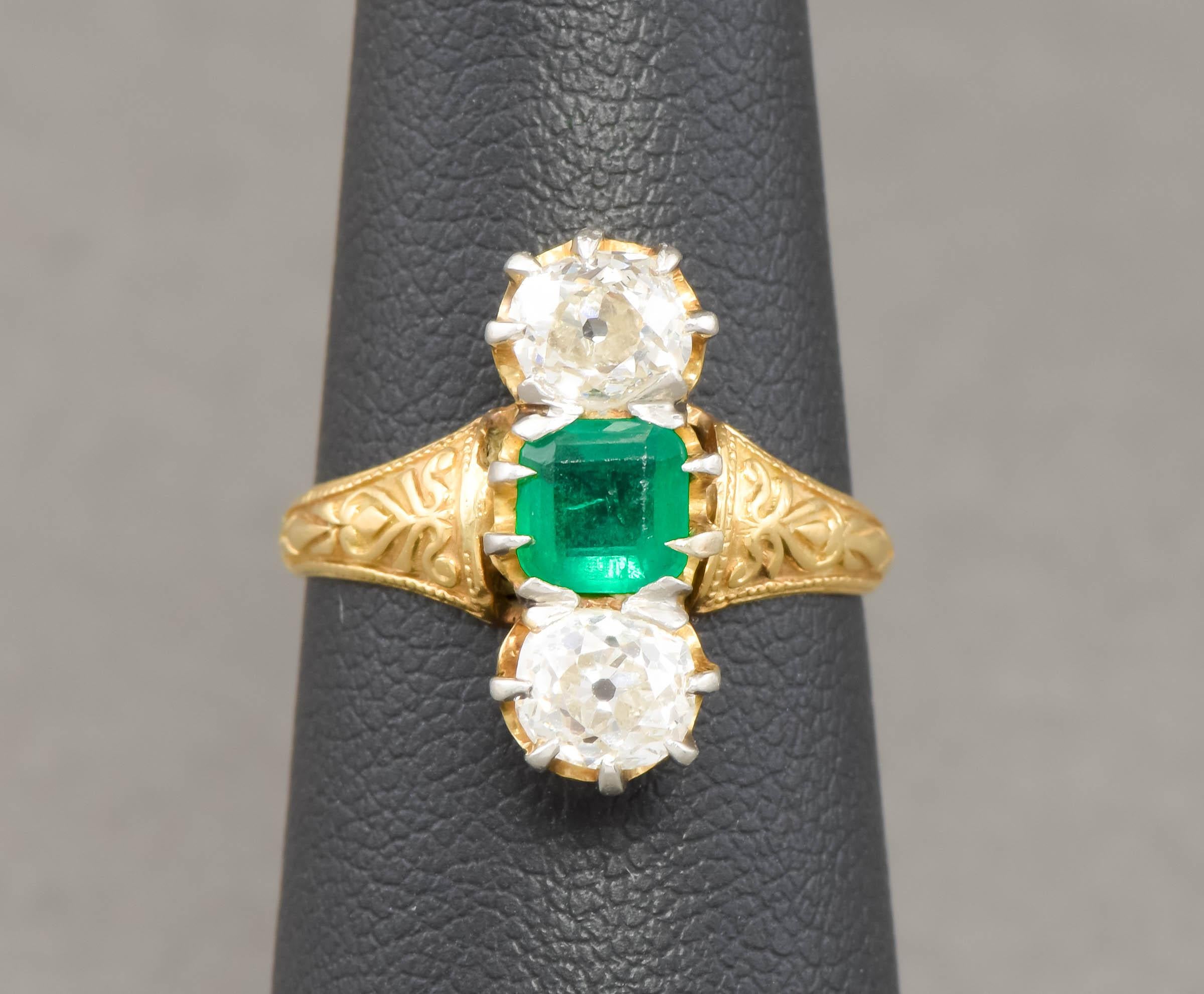 Antique Old Mine Cut Diamond & Emerald Ring in 18K Gold For Sale 3