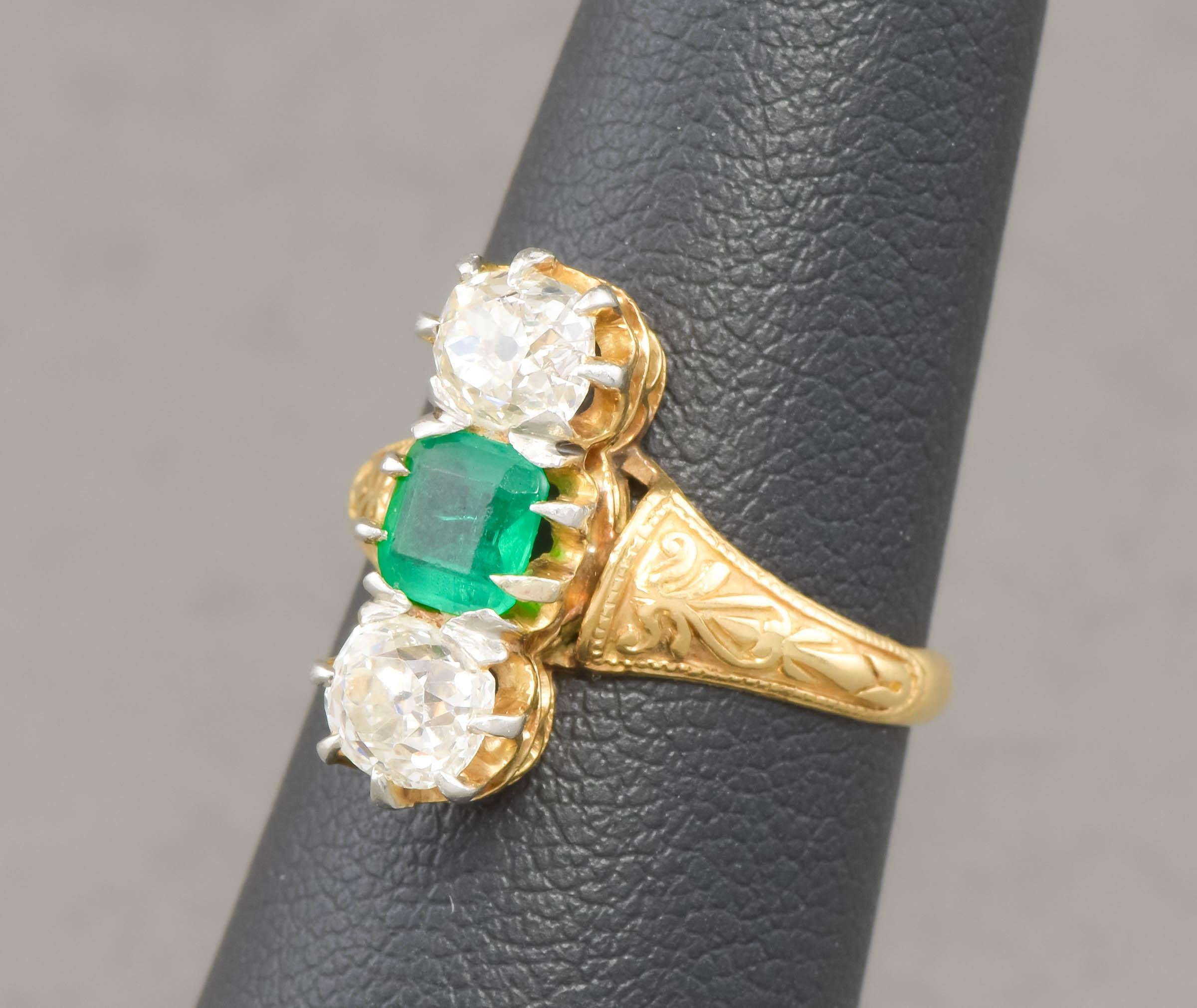 Antique Old Mine Cut Diamond & Emerald Ring in 18K Gold For Sale 4