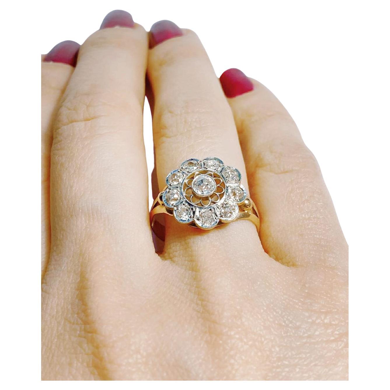 Antiguo anillo de oro de 14 quilates con diamante tallado en mina con un diseño floral y un peso estimado de diamantes de 1,10 quilates en estilo de trabajo abierto el anillo se fabricó en moscú en 1899.c durante la época imperial rusa hall marcó 56