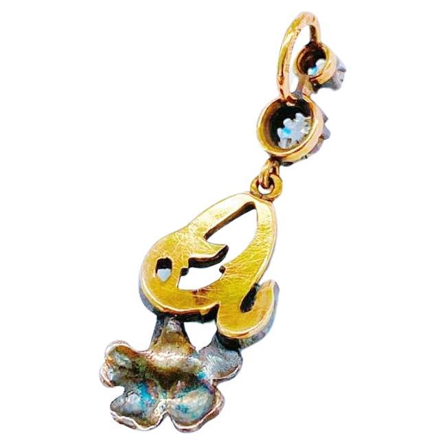 Antiguo Colgante de Oro con Diamantes Antiguos Tallados en Mina en Bueno estado para la venta en Cairo, EG