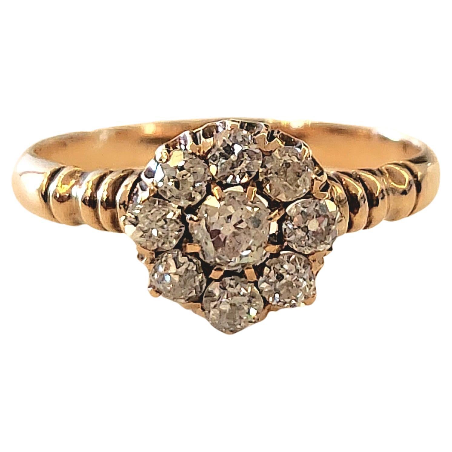 Antiguo Anillo de Oro con Diamantes talla Mina Antiguo