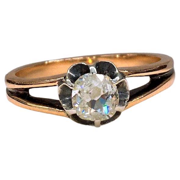 Antiker Solitär-Ring aus Gold mit Diamant im alten Minenschliff
