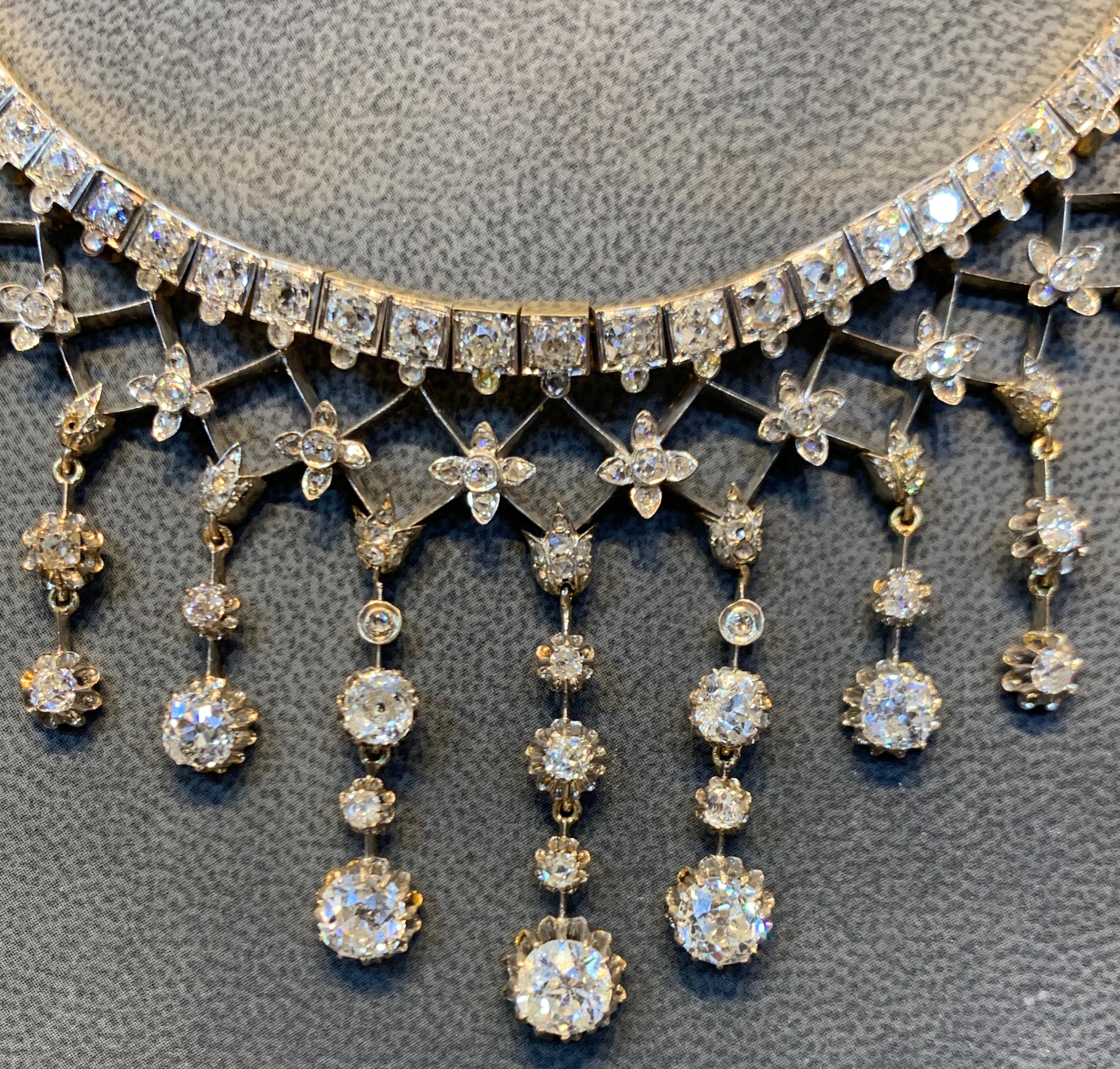 Antique collier de diamants taillés à la mine, fabriqué vers 1900
Type d'or : Argent et or 
Environ 20.00 Cts de diamants 
Mesures : 15