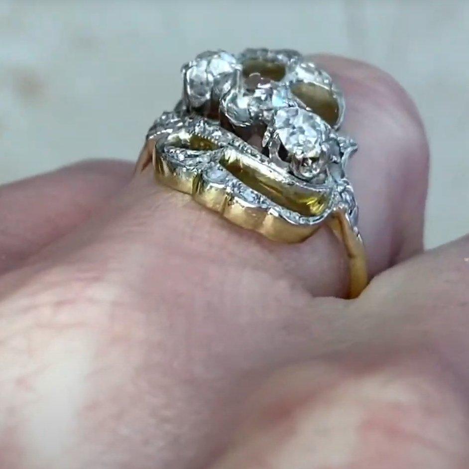 Anello antico con diamanti taglio mine (circa 0,9 carati), oro giallo 18 ct. In condizioni ottime in vendita a New York, NY