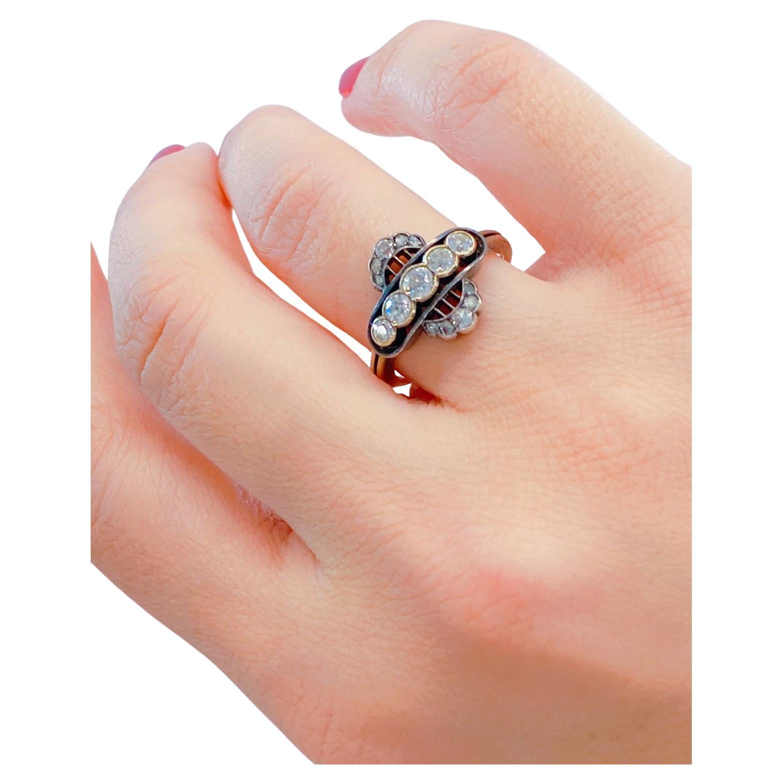 Antiguo anillo ruso centrado con diamantes talla mina antigua con un peso estimado de diamantes de 0,80 quilates en estilo de trabajo abierto y diseño inusual anillo es hall marcado 56 imperial ruso oro estándar para 14k oro y st Petersburg marca de
