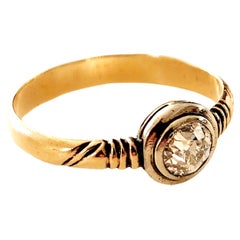 Antico anello solitario in oro russo con diamante taglio miniera