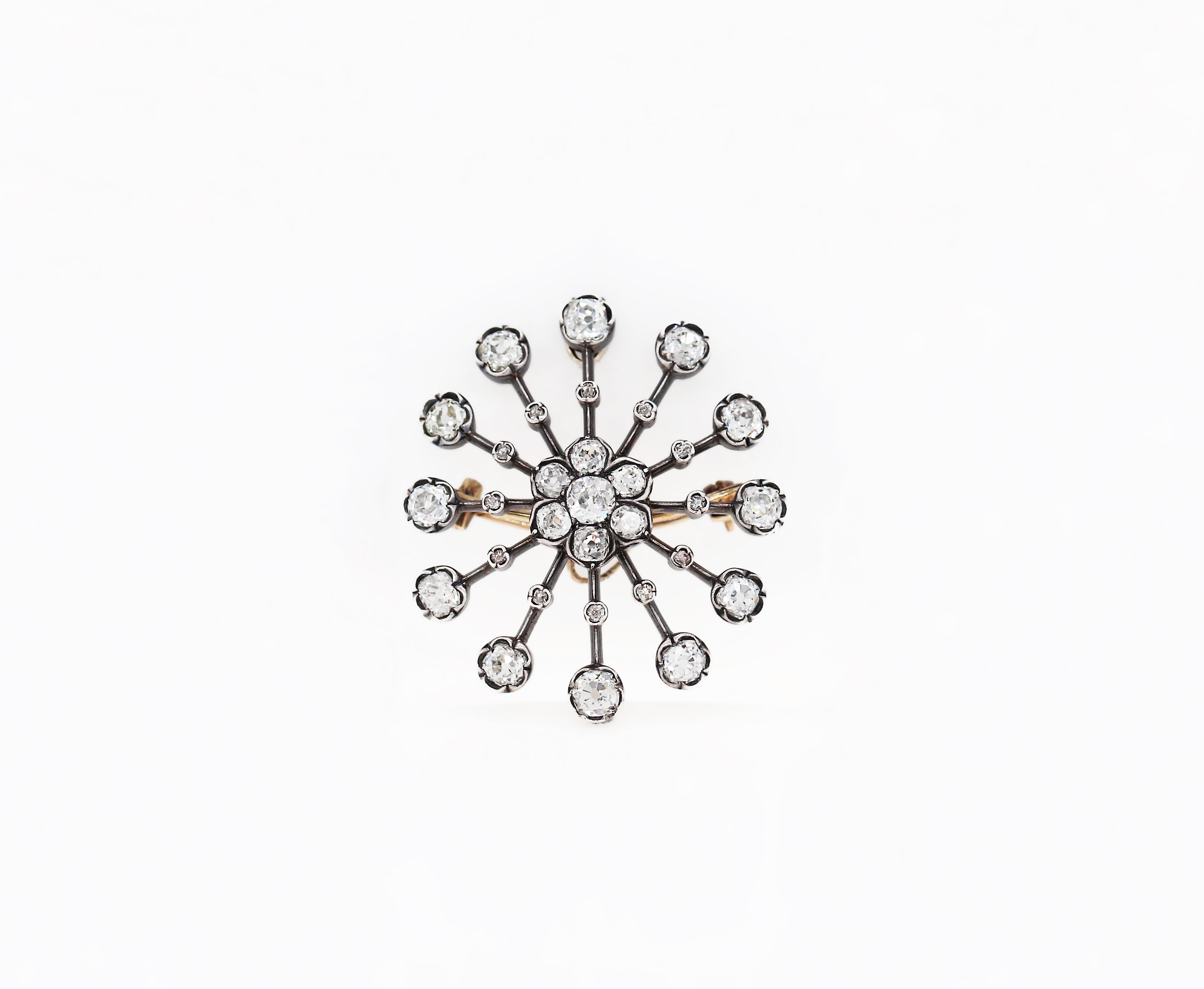 Beautiful antique flower brooch/pendant featuring 31 old mine cut diamonds with a total approximate weight of 5.50ct all rubver set in silver on gold. The piece is fitted with a handmade pin safety catch as well as a jump ring lever attachment to be