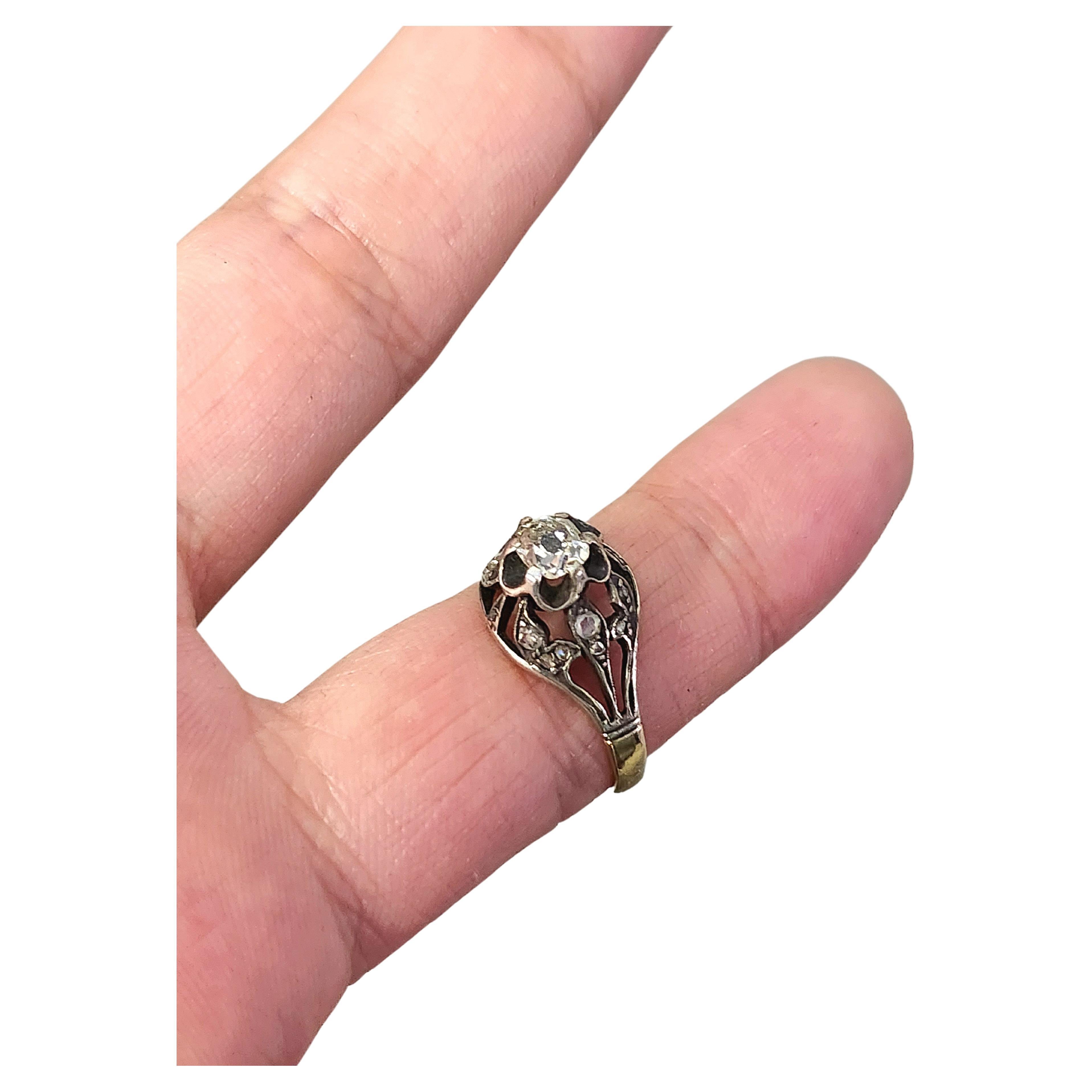 Antique Old Mine Cut Diamond Solitaire Ring In Good Condition For Sale In Cairo, EG