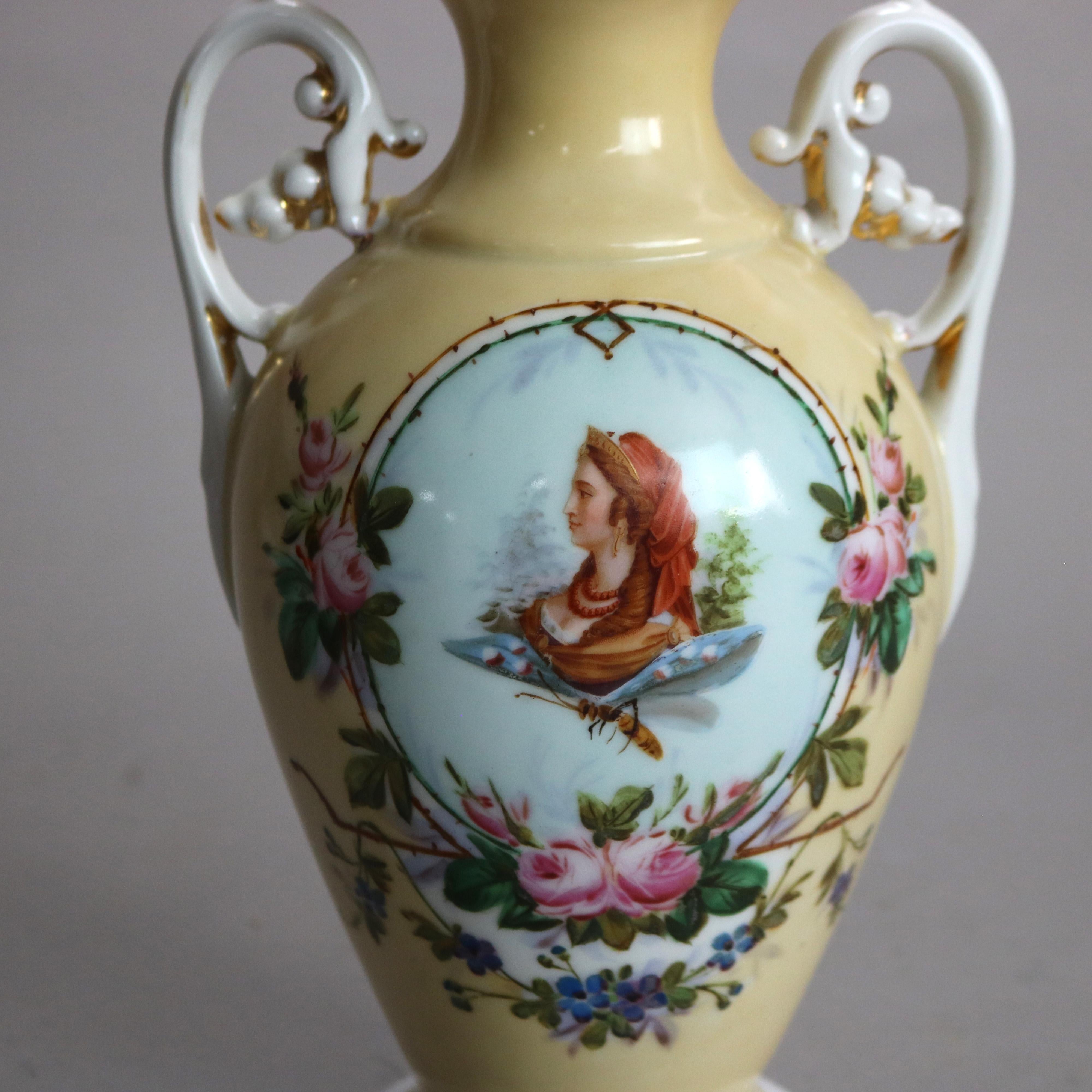 Antico vaso da ritratto in porcellana Old Paris dipinto a mano e dorato C1880

Misure: 11.3/8