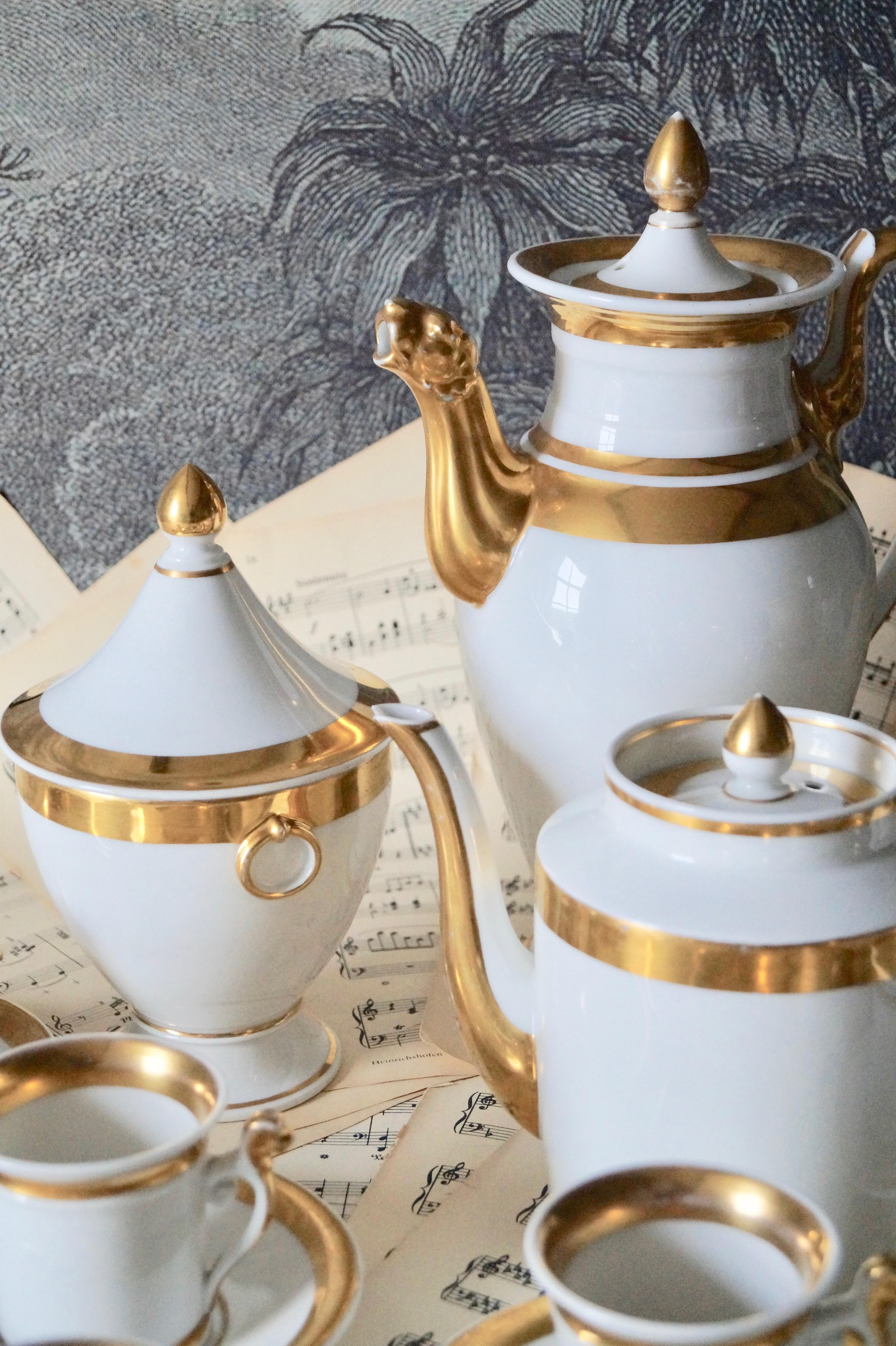 Antique Old Paris Porcelain Coffee Service from the Empire Period, 1800-1820 In Good Condition In BAAMBRUGGE, NL
