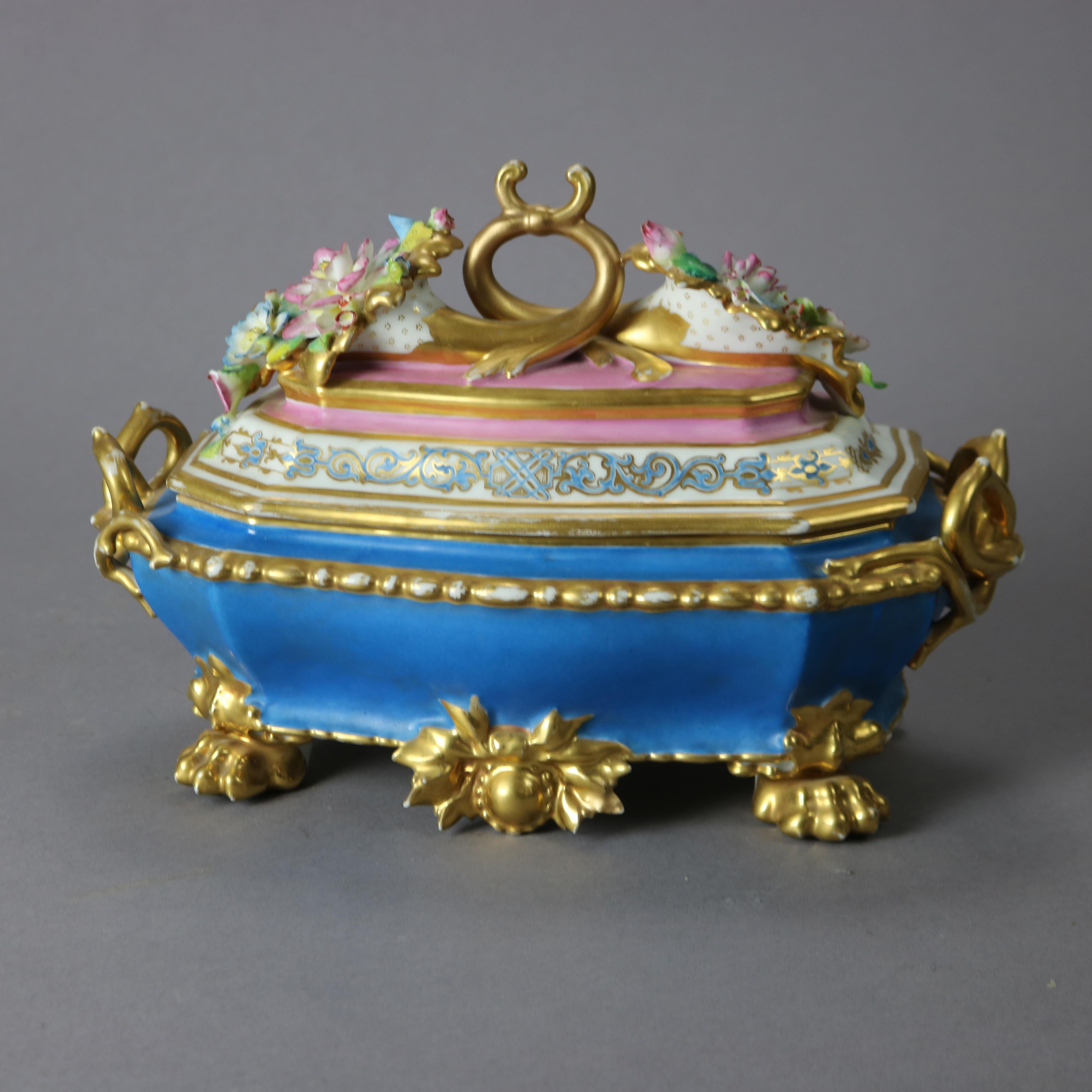 An antique French Old Paris Porcelain glove box offers porcelain construction with applied and hand painted floral elements, gilt highlights throughout and footed, 19th century

Measures - 8