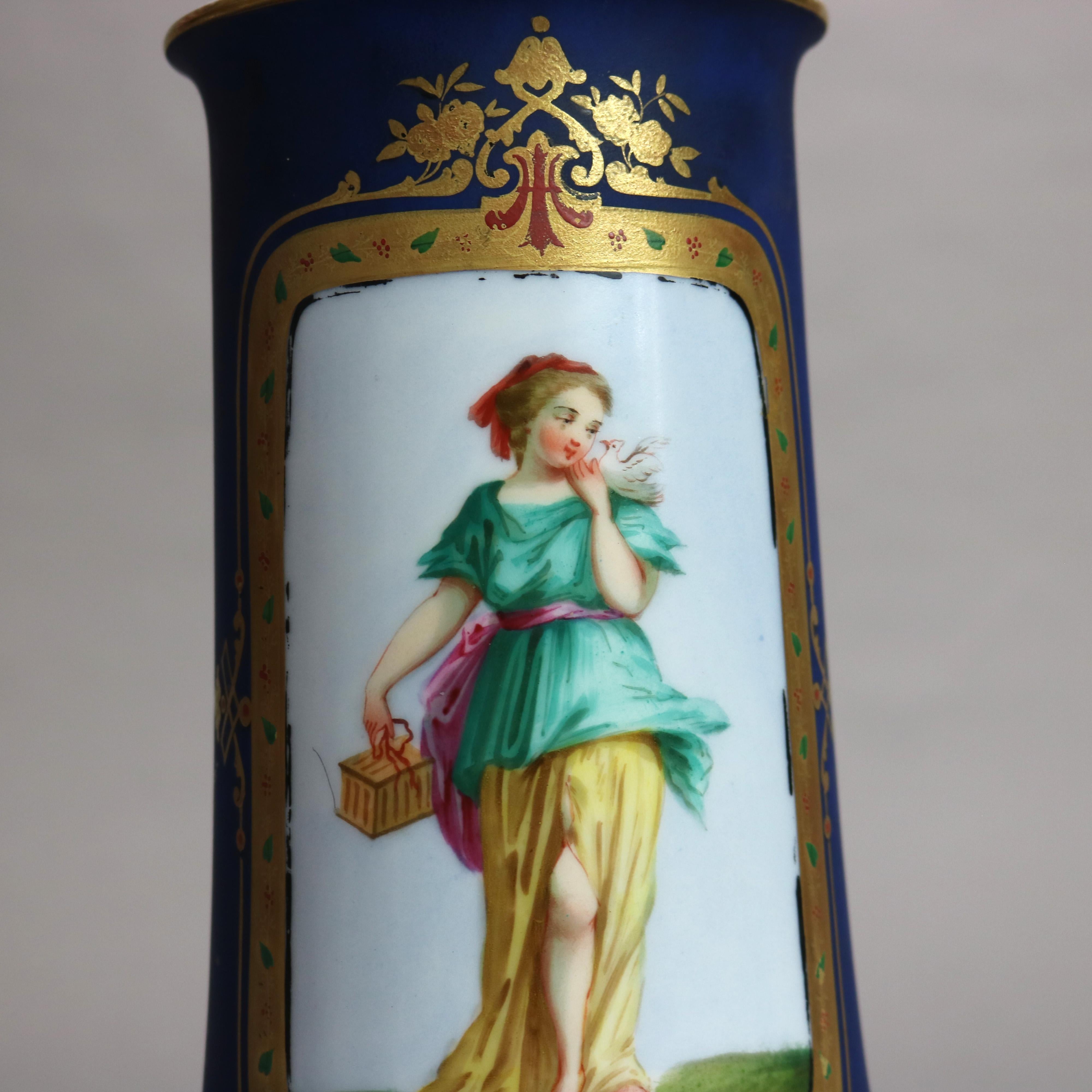 Antico vaso figurativo in porcellana Old Paris dipinto a mano e dorato C1890

Misure: 10.5/8