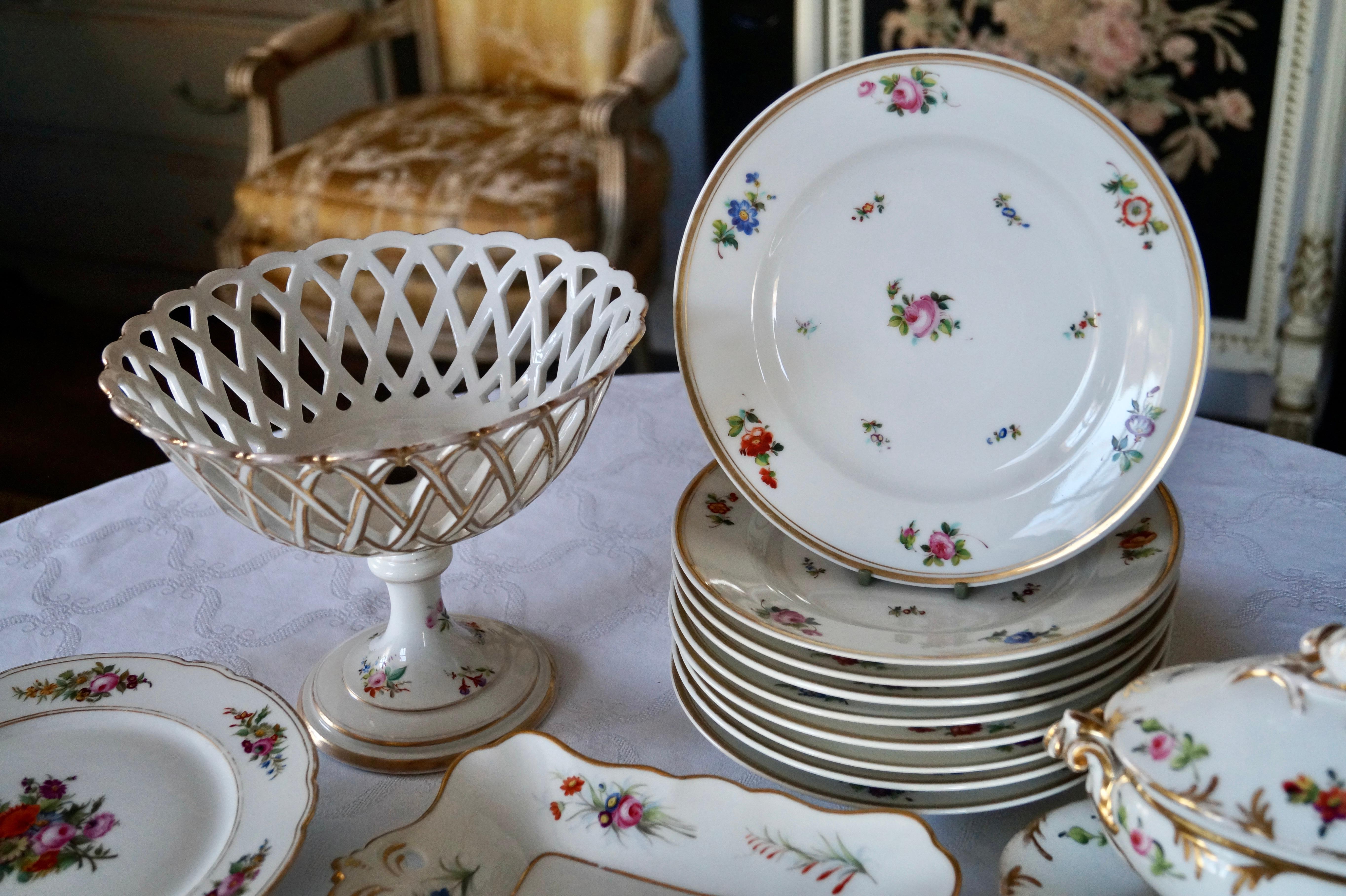 French Antique Old Paris Porcelain - Porcelaine de Paris Dessert Service with Basket  For Sale