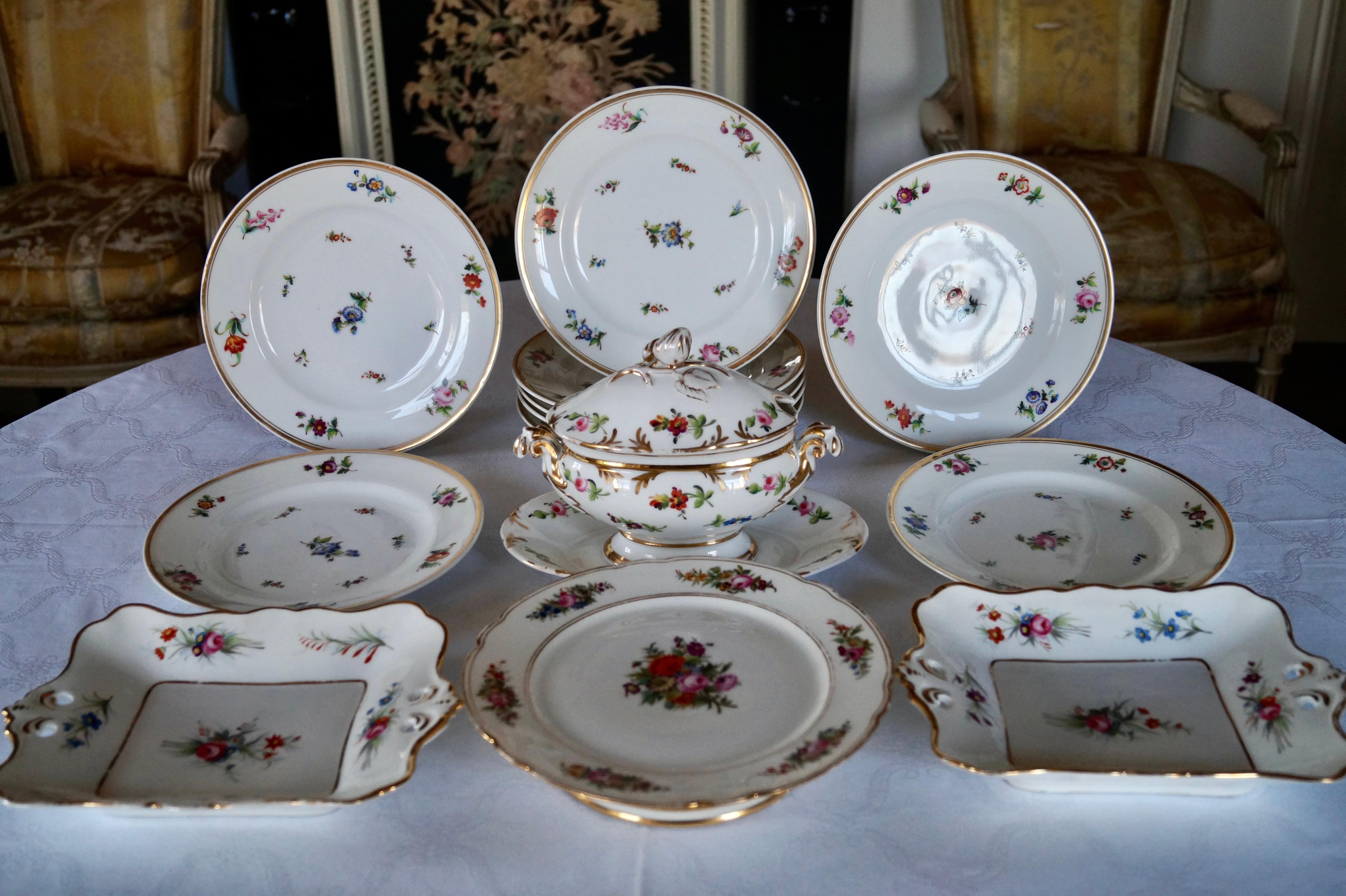 Fin du XIXe siècle Antique Old Paris Porcelain - Porcelaine de Paris Service à dessert avec panier  en vente