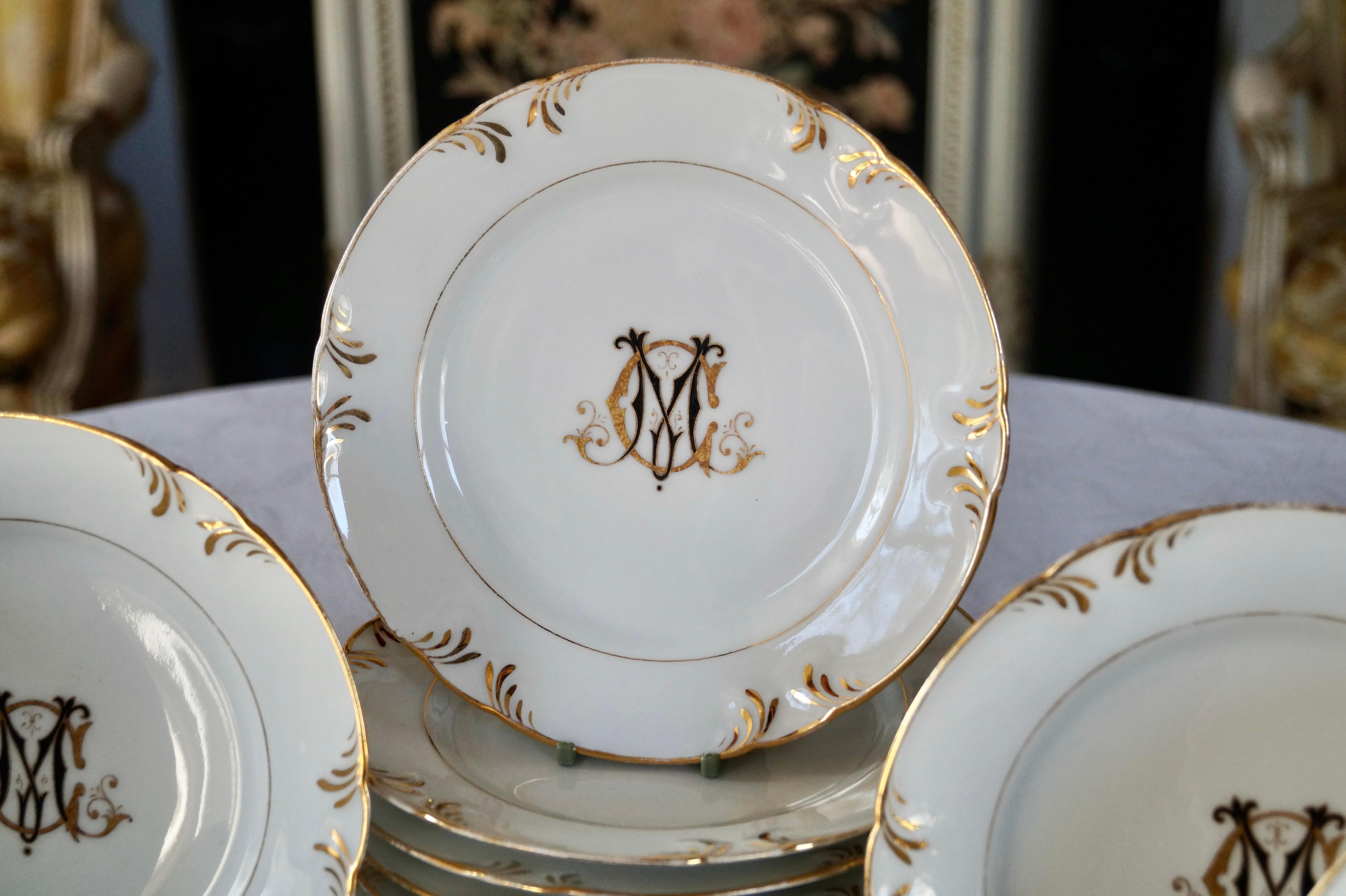 Antique Old Paris Porcelain - Porcelaine de Paris Pastry Plates and Cups  In Good Condition For Sale In BAAMBRUGGE, NL