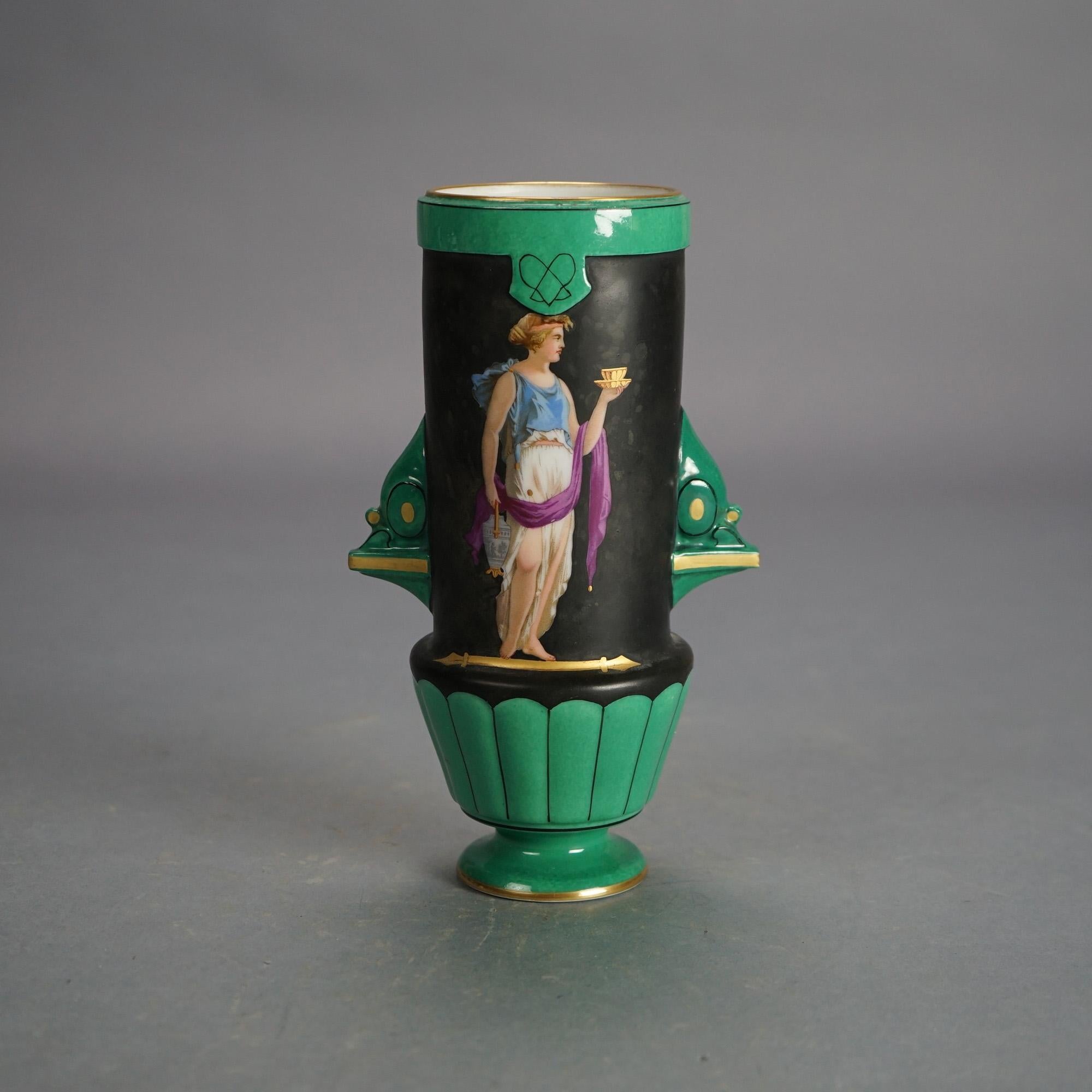 Antico vaso da ritratto in porcellana Old Paris con figura classica, doppie maniglie e dettagli dorati, C1890

Misure: 8,25